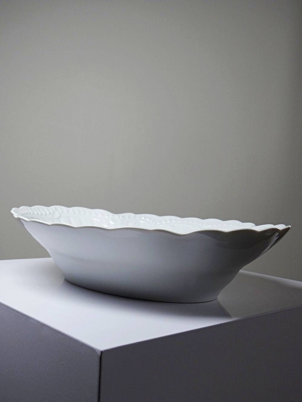 Vintage hollow plate Chastagner Limoges in white porcelain, rococo style.