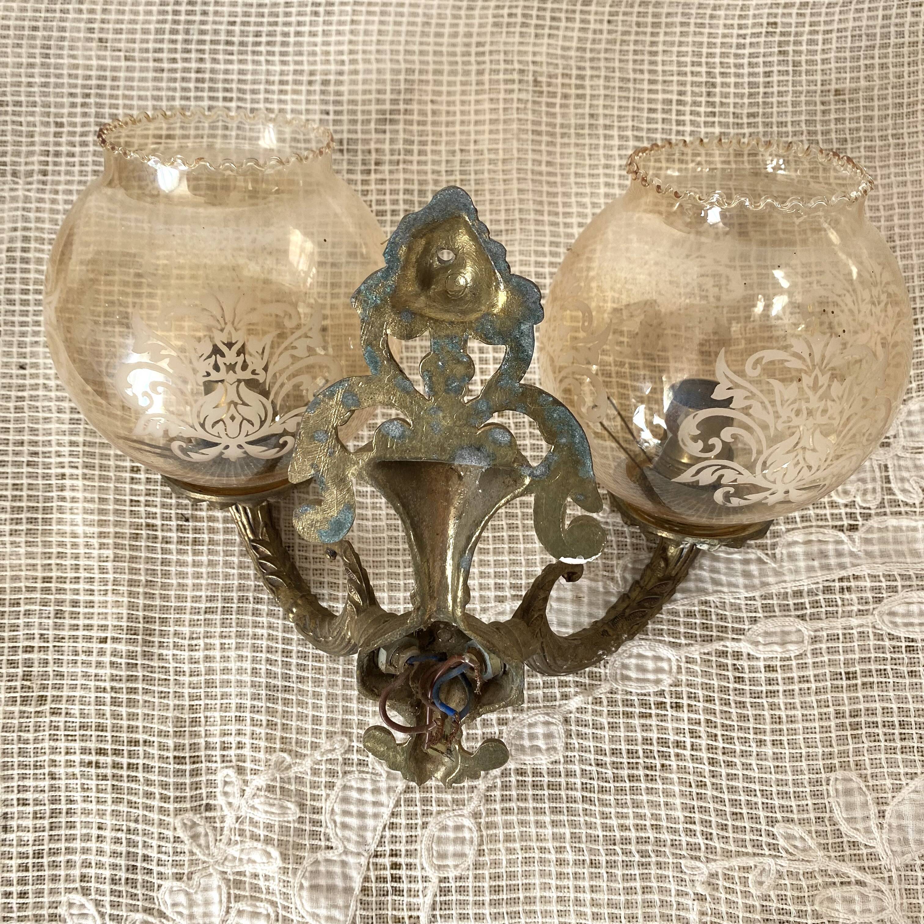 Double retro wall light with etched glass