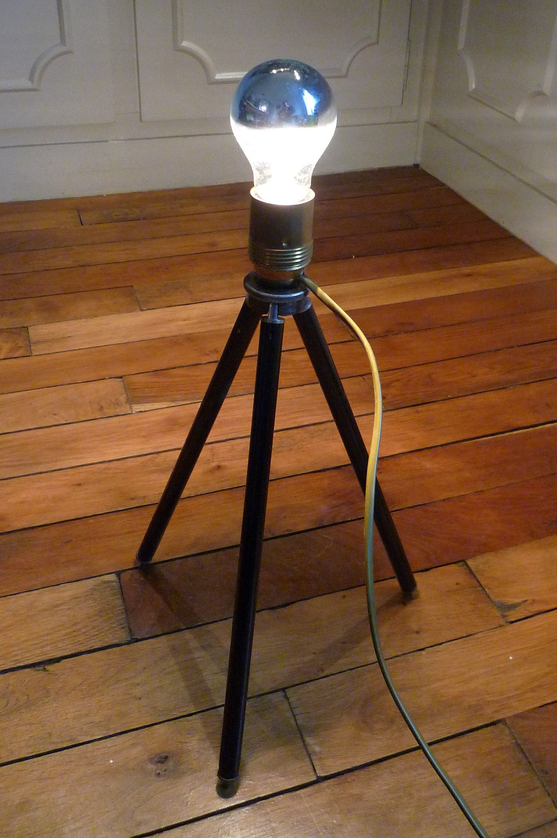 Industrial style tripod lamp, old tripod 1930s