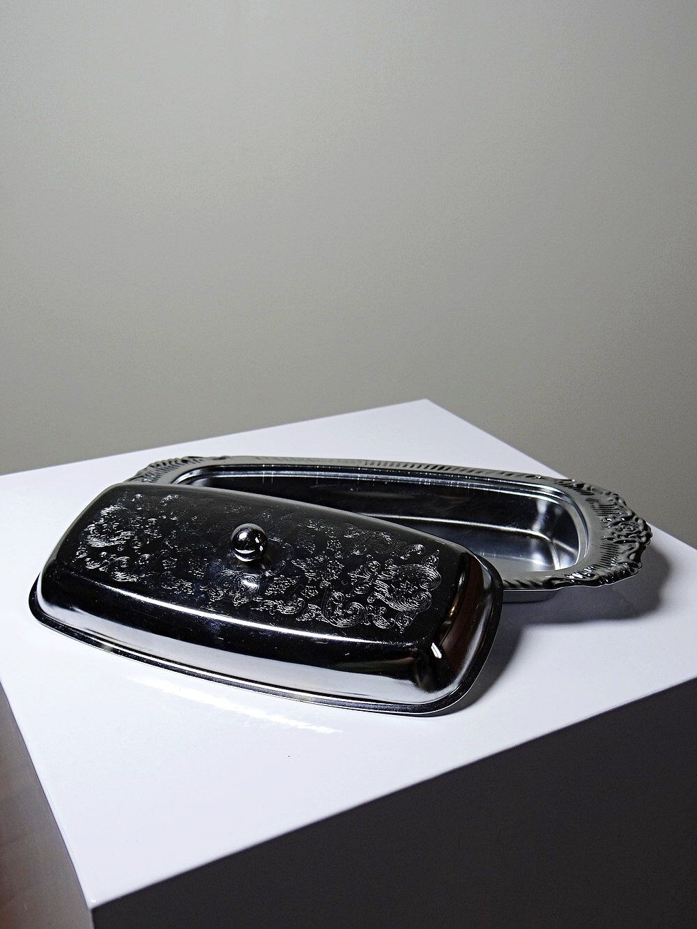 Silver-plated/inox vintage butter dish from the 1960s-1980s in Rococo style.