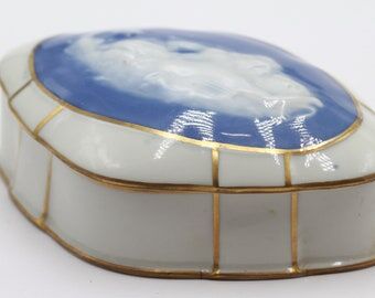 Porcelain box