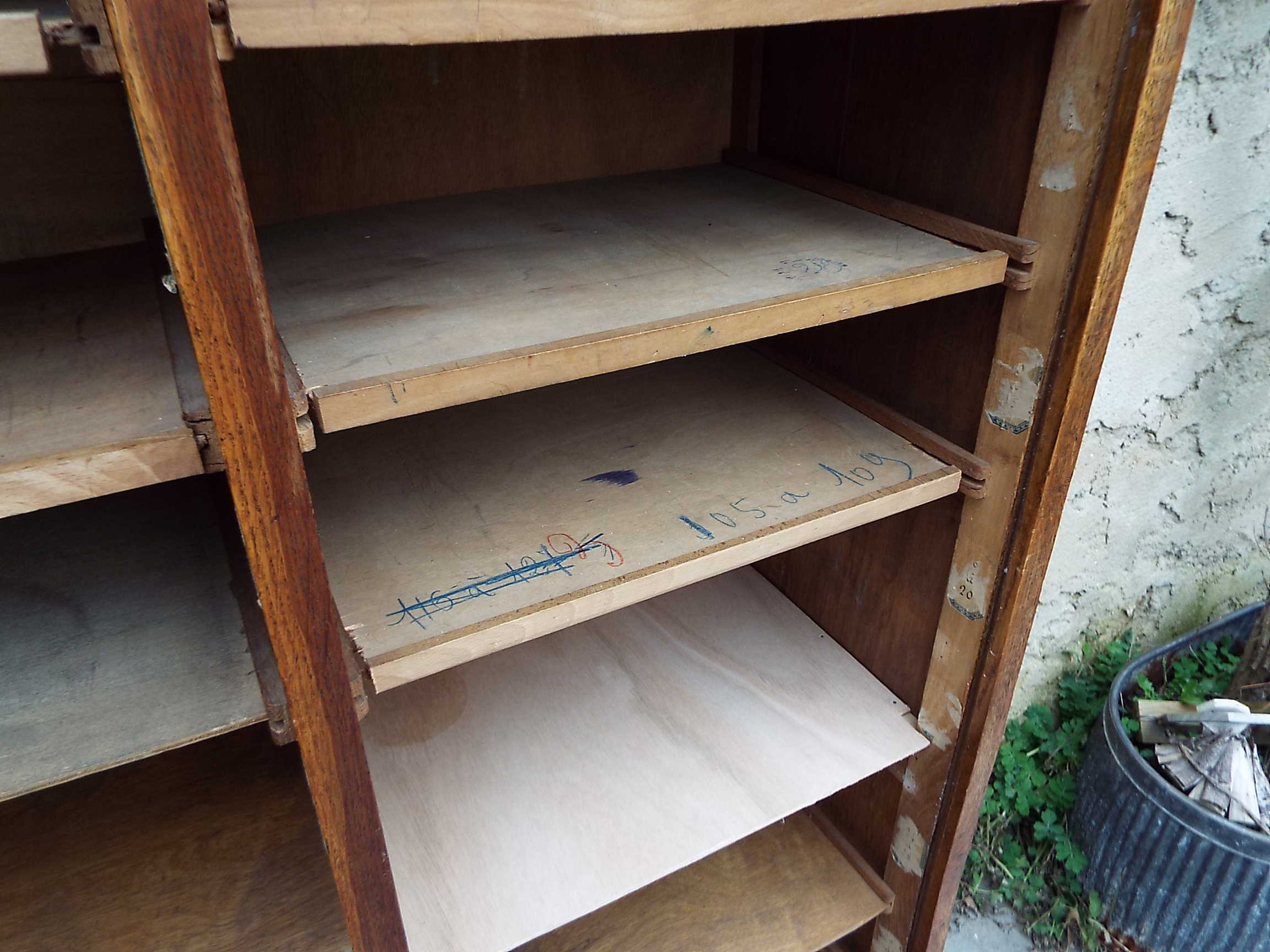 Double curtain cabinet