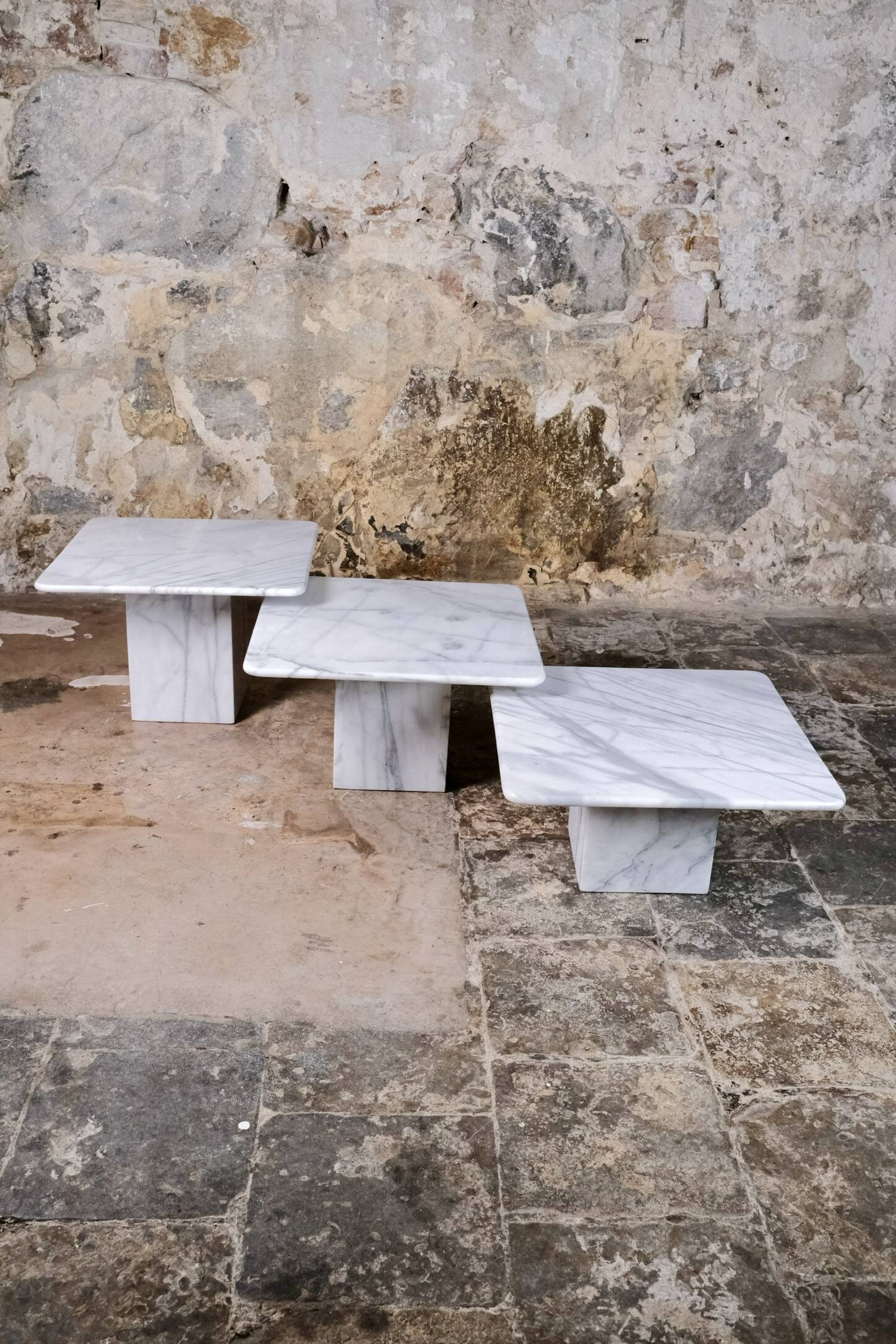 Série de 3 tables basses gigognes en marbre, Italie, 1980s