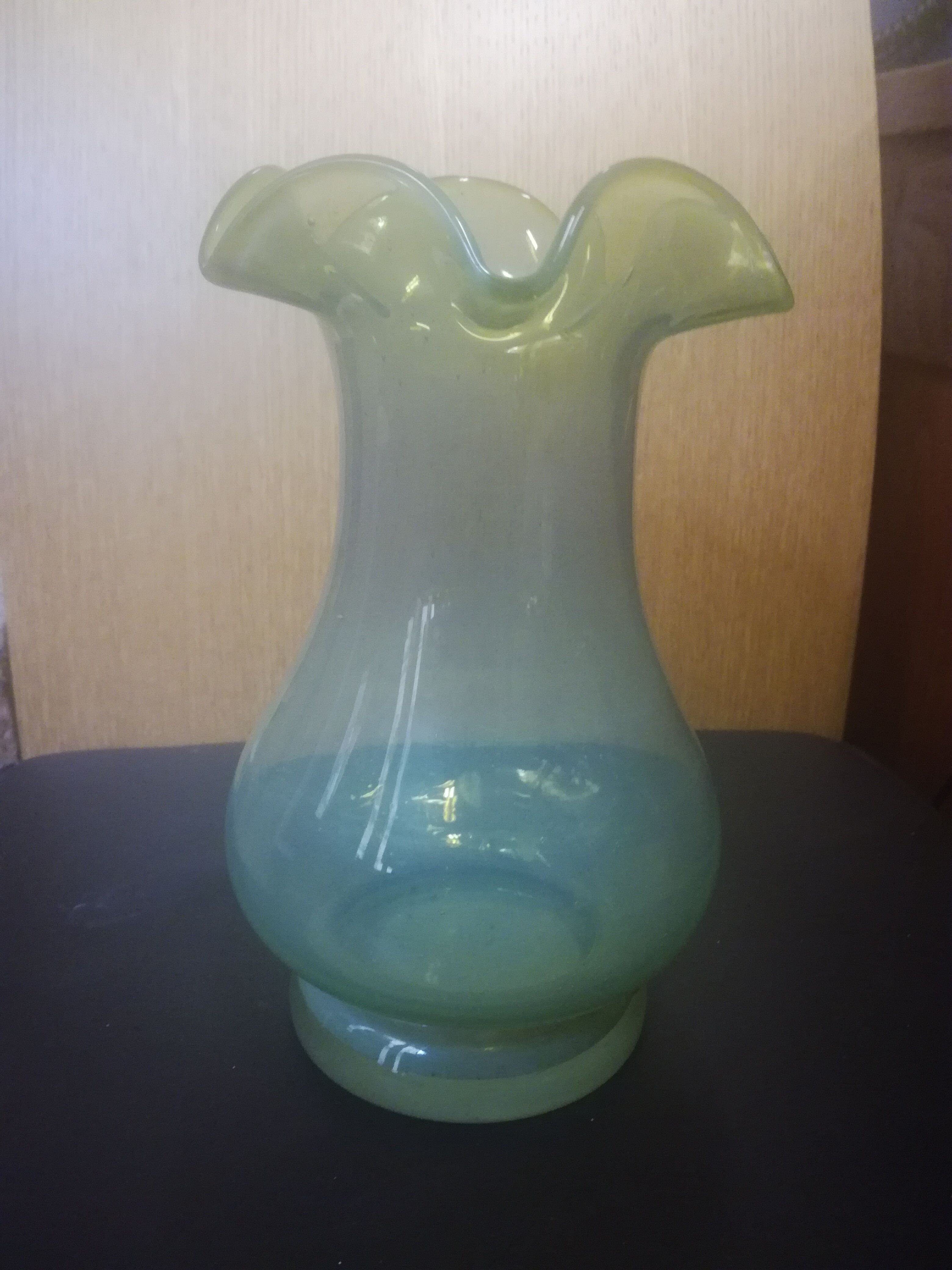 Polish design green vase