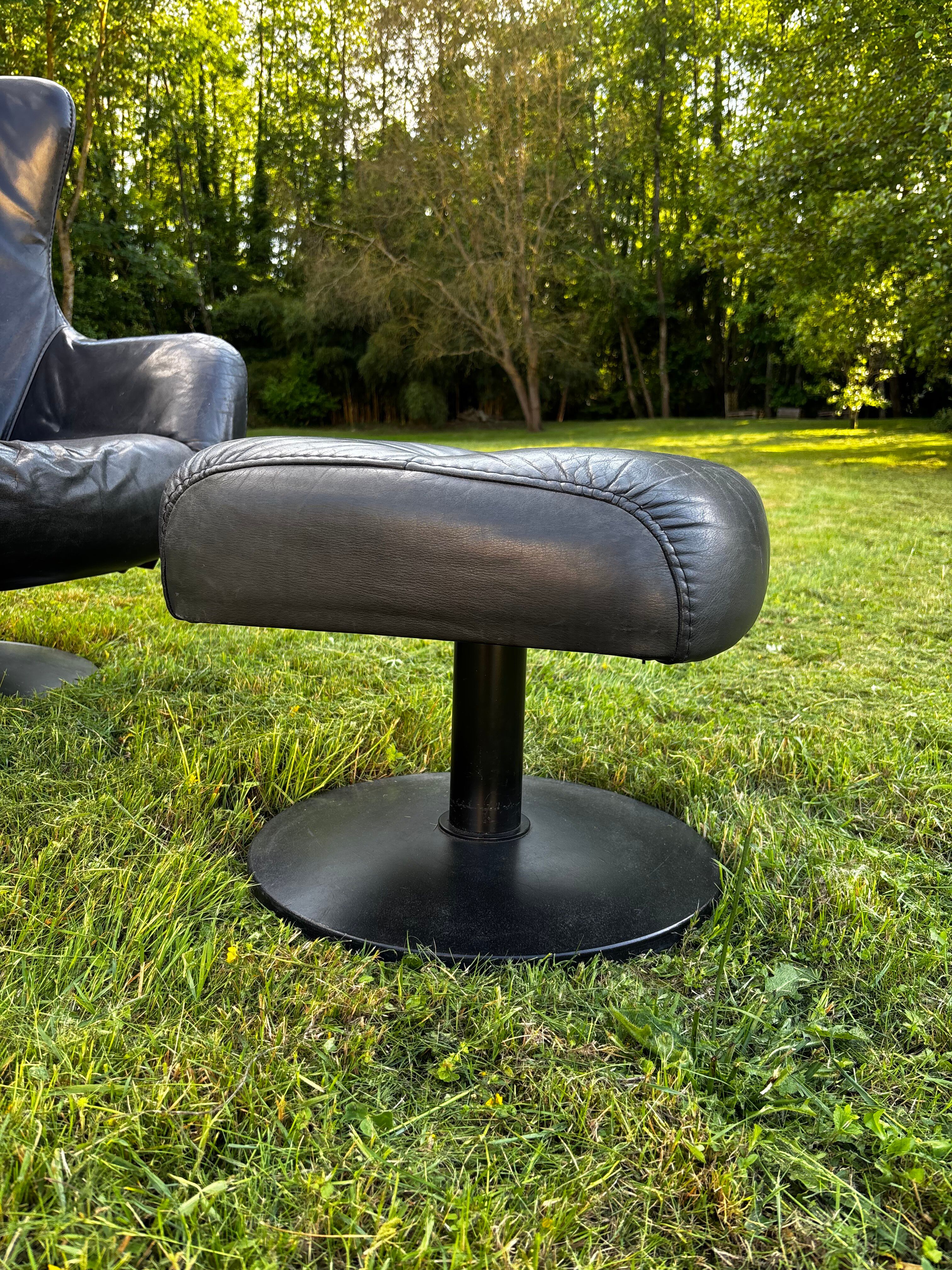 Fauteuil style egg chair et son ottoman