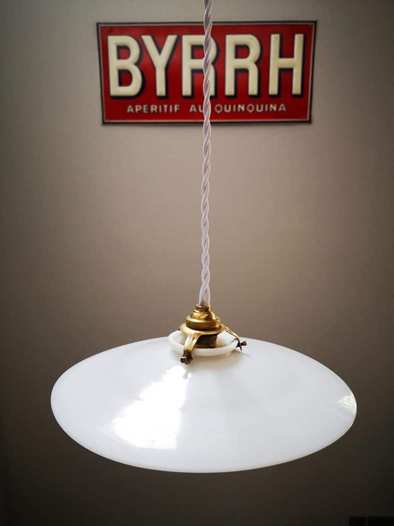 Abat-jour suspension en opaline blanche