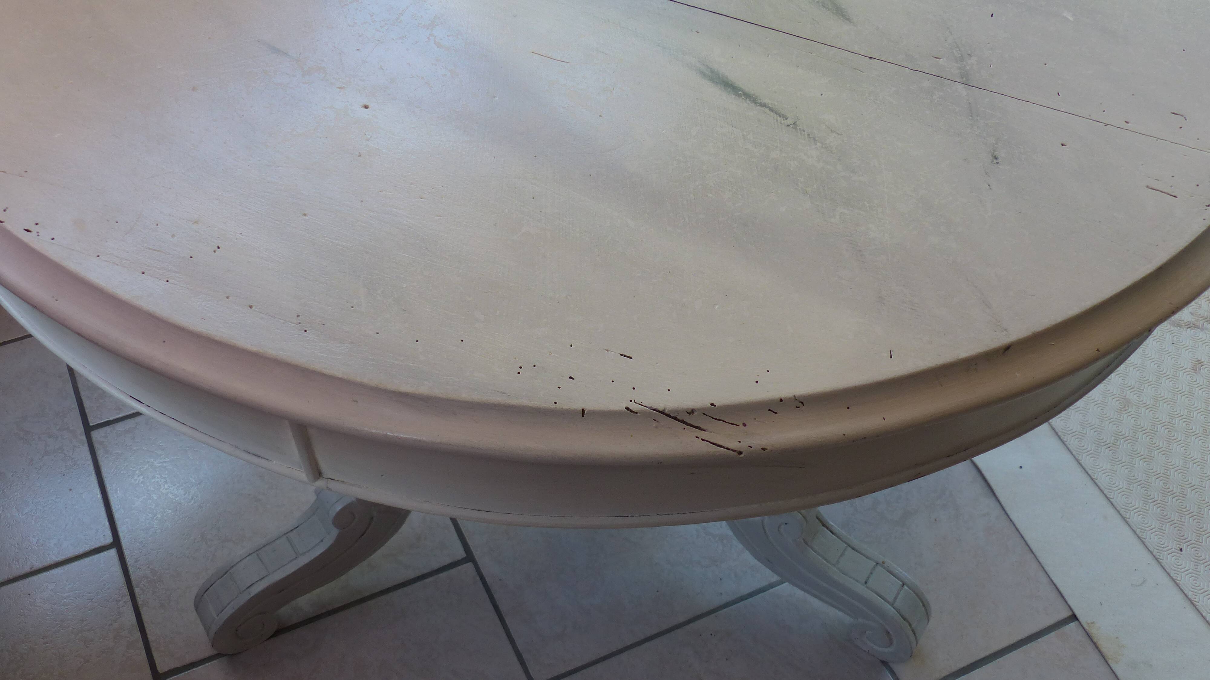 Round table & 3 chairs