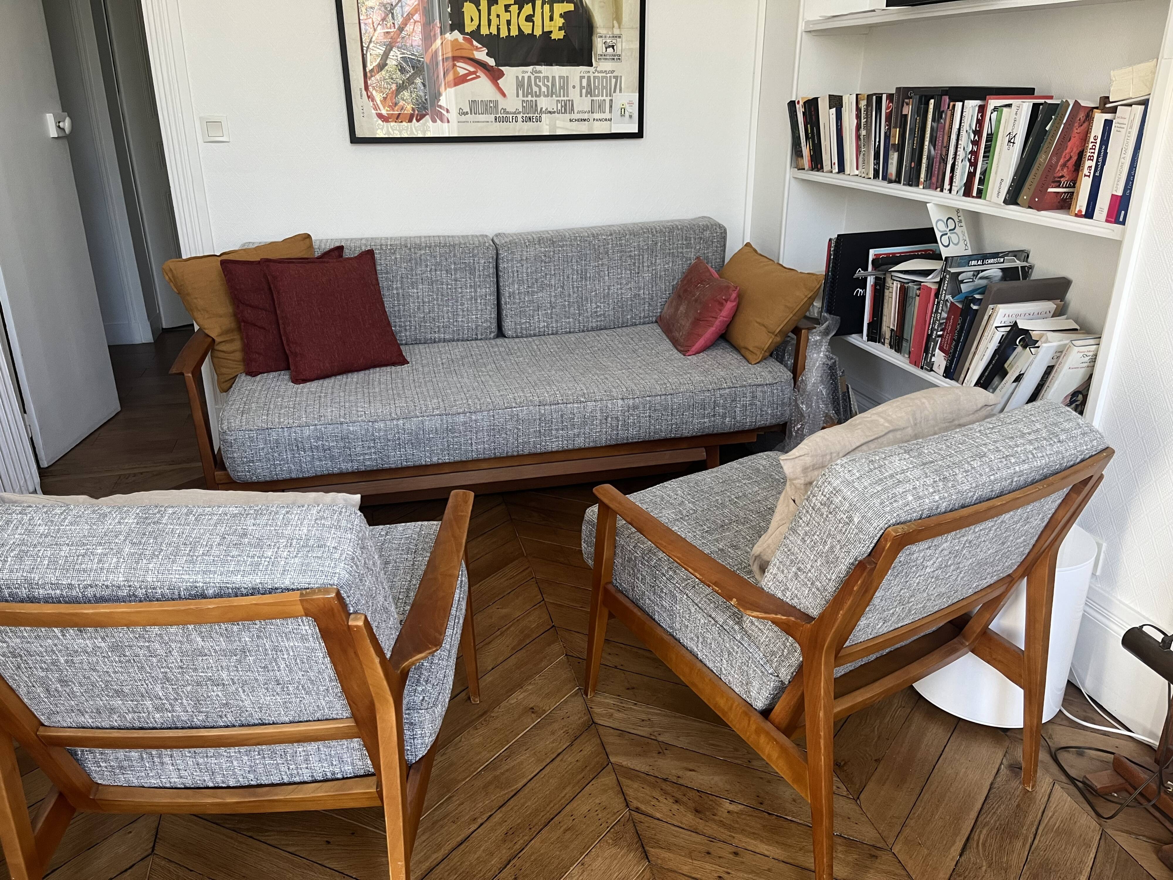 Complete Knoll Original sofa. New fabric. Good condition.