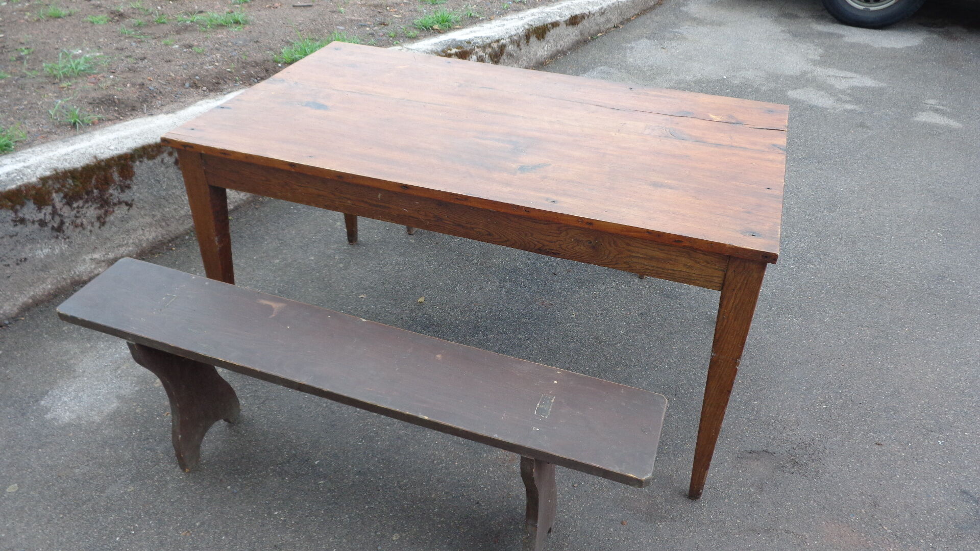 Country table and benches