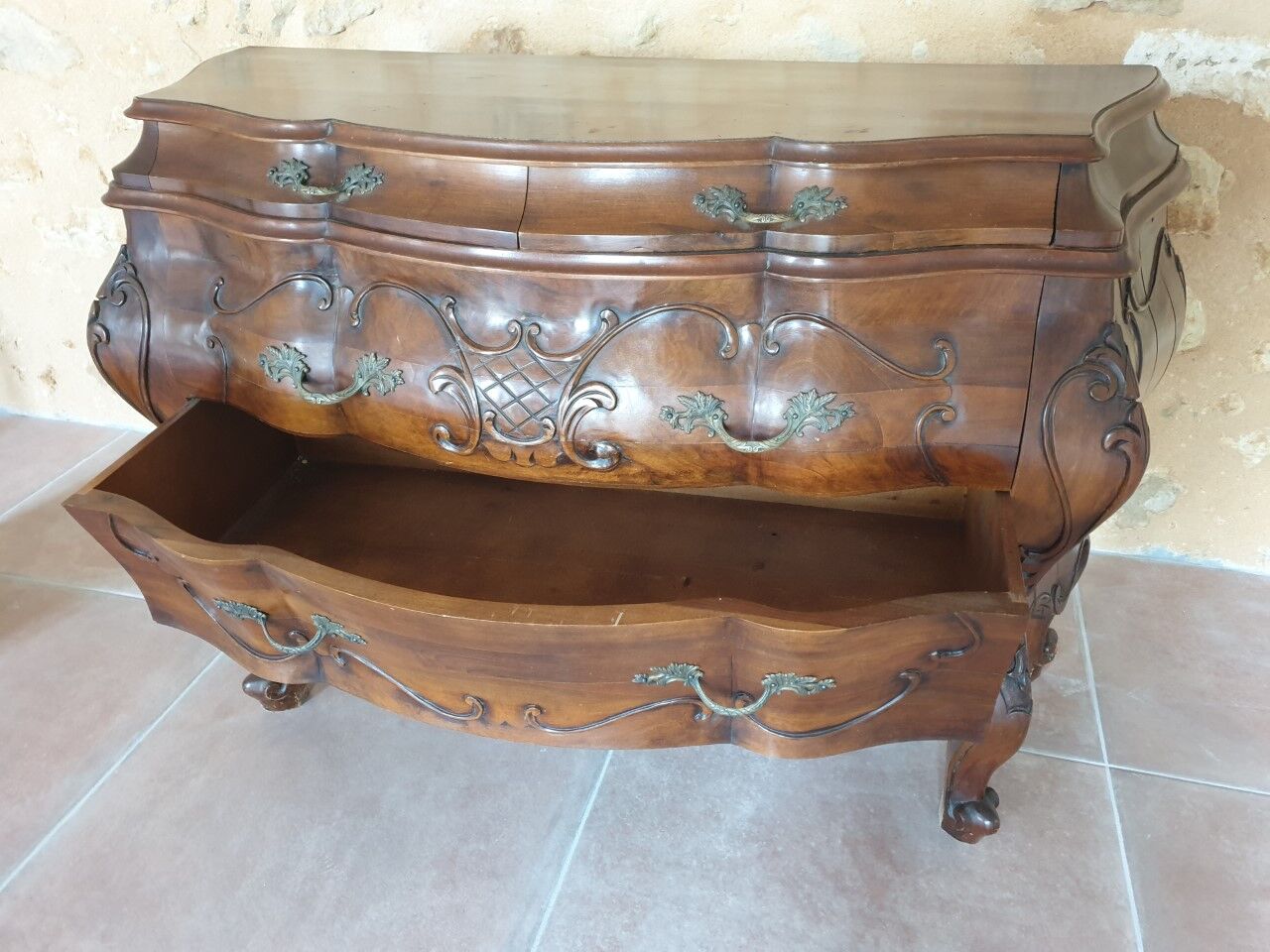 Louis XV-style commodity