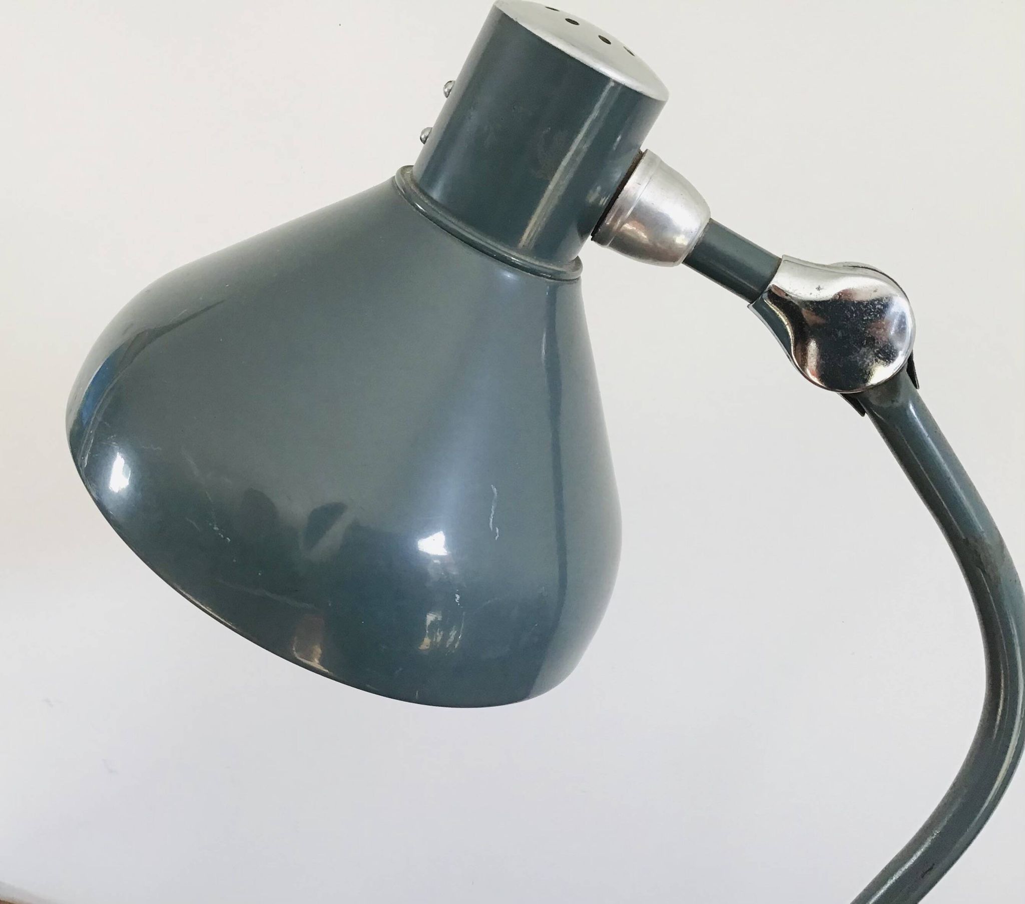 Lampe articulée en métal vert