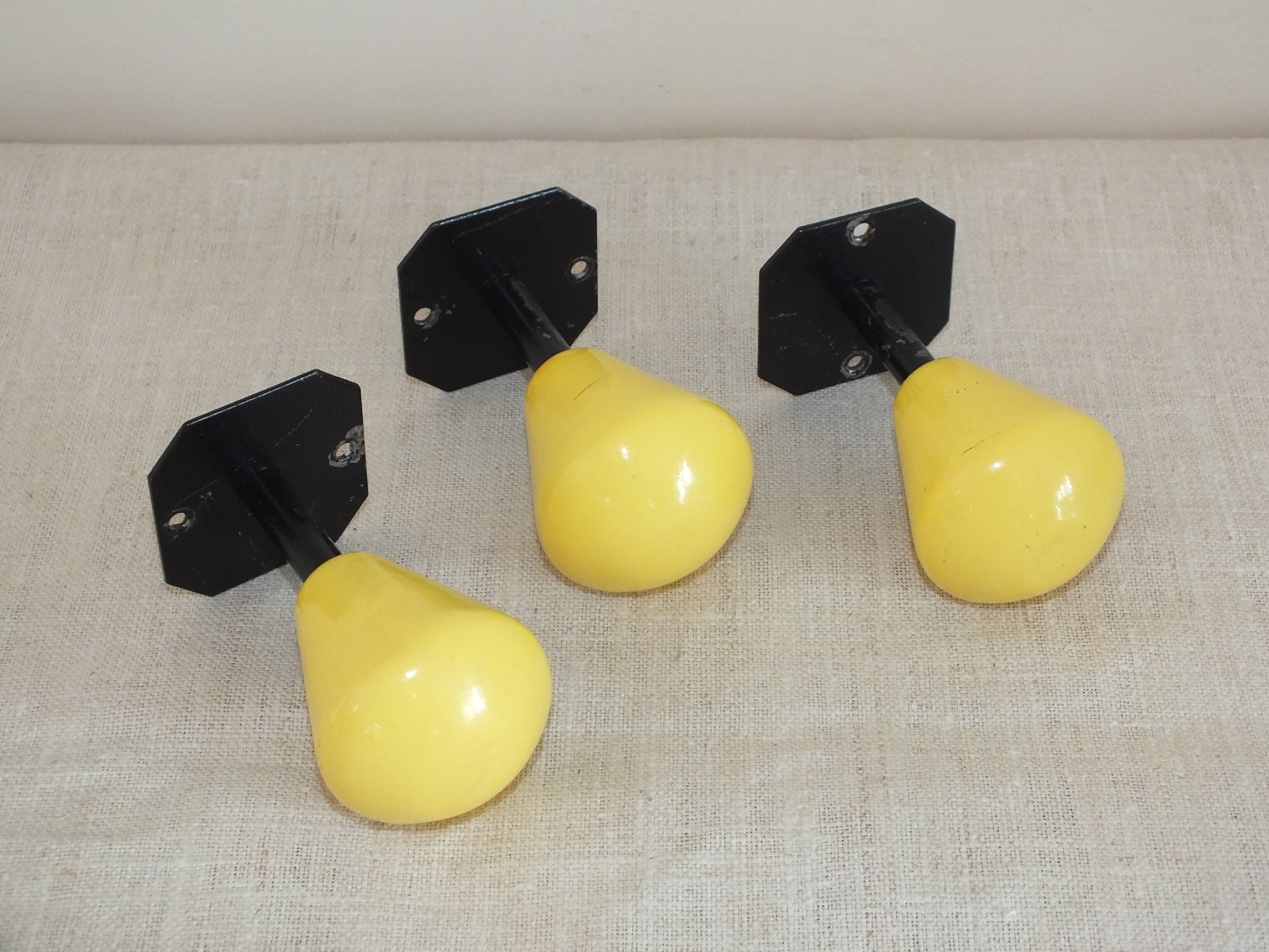 3 vintage coat/door hooks from the 50s/60s black/yellow