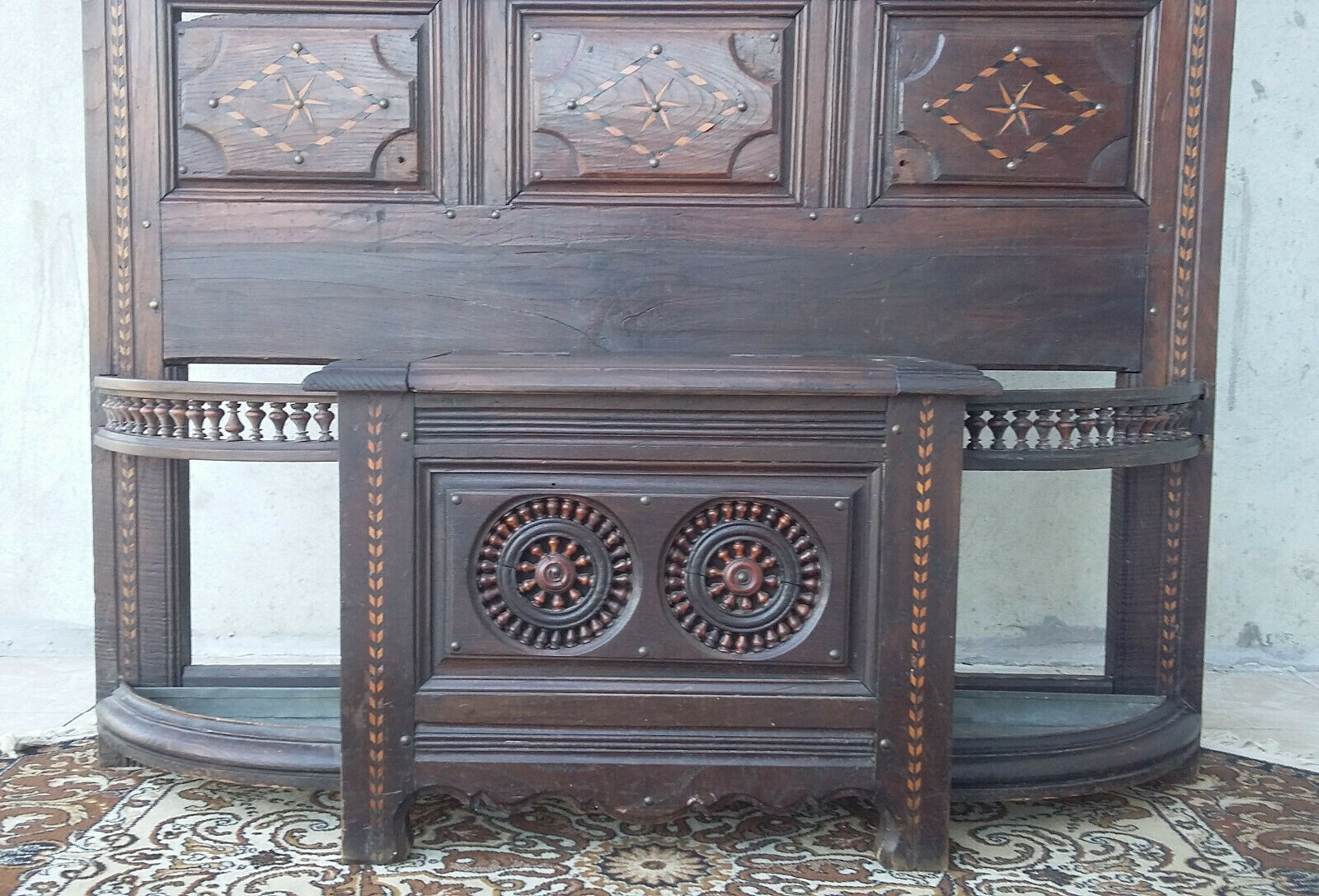 Breton entrance cabinet holder