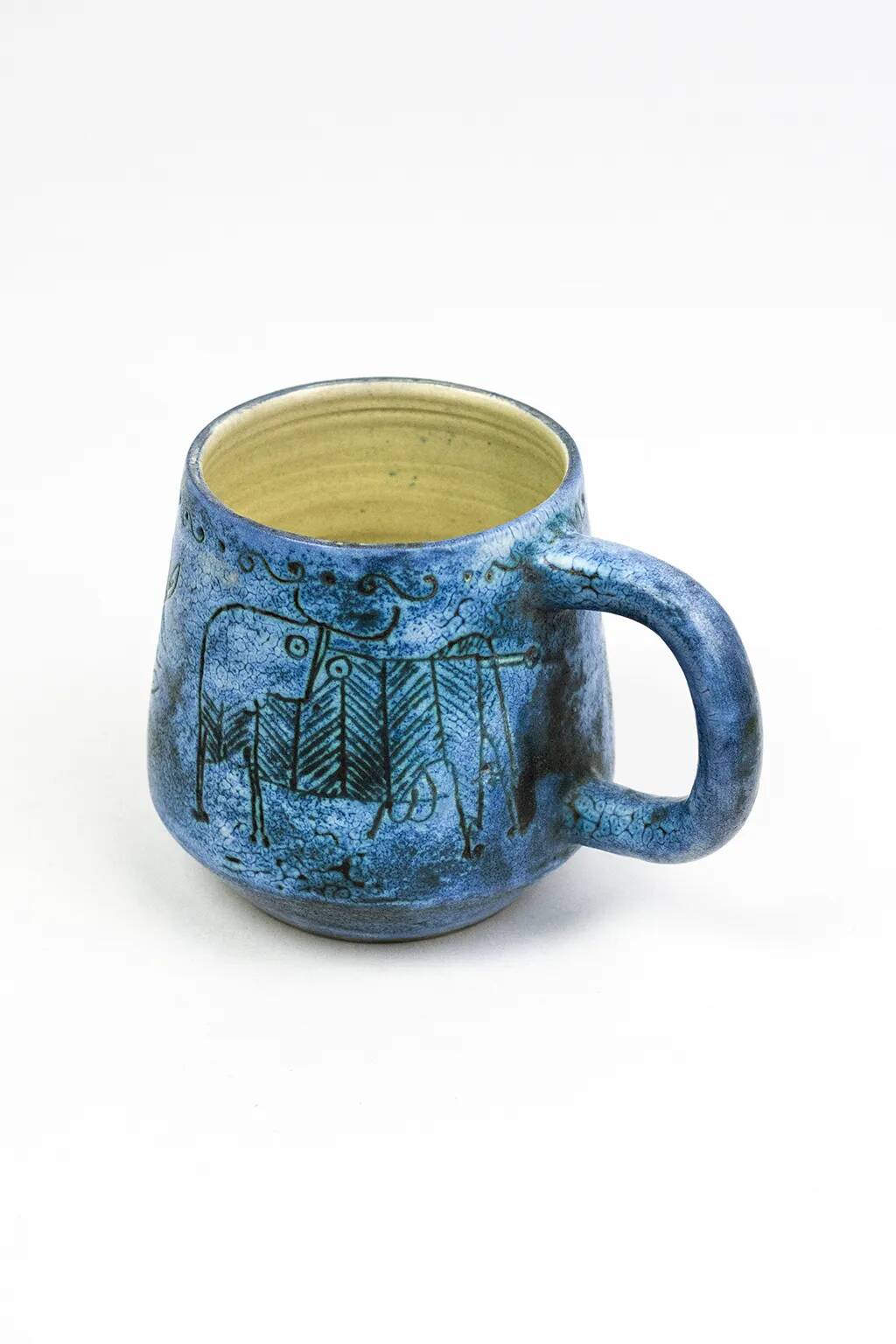 Mug Jacques Blin – Faïence émaillée bleue décor incisé animaux fantastiques