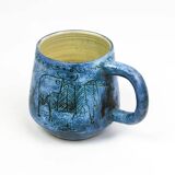 Mug Jacques Blin – Faïence émaillée bleue décor incisé animaux fantastiques