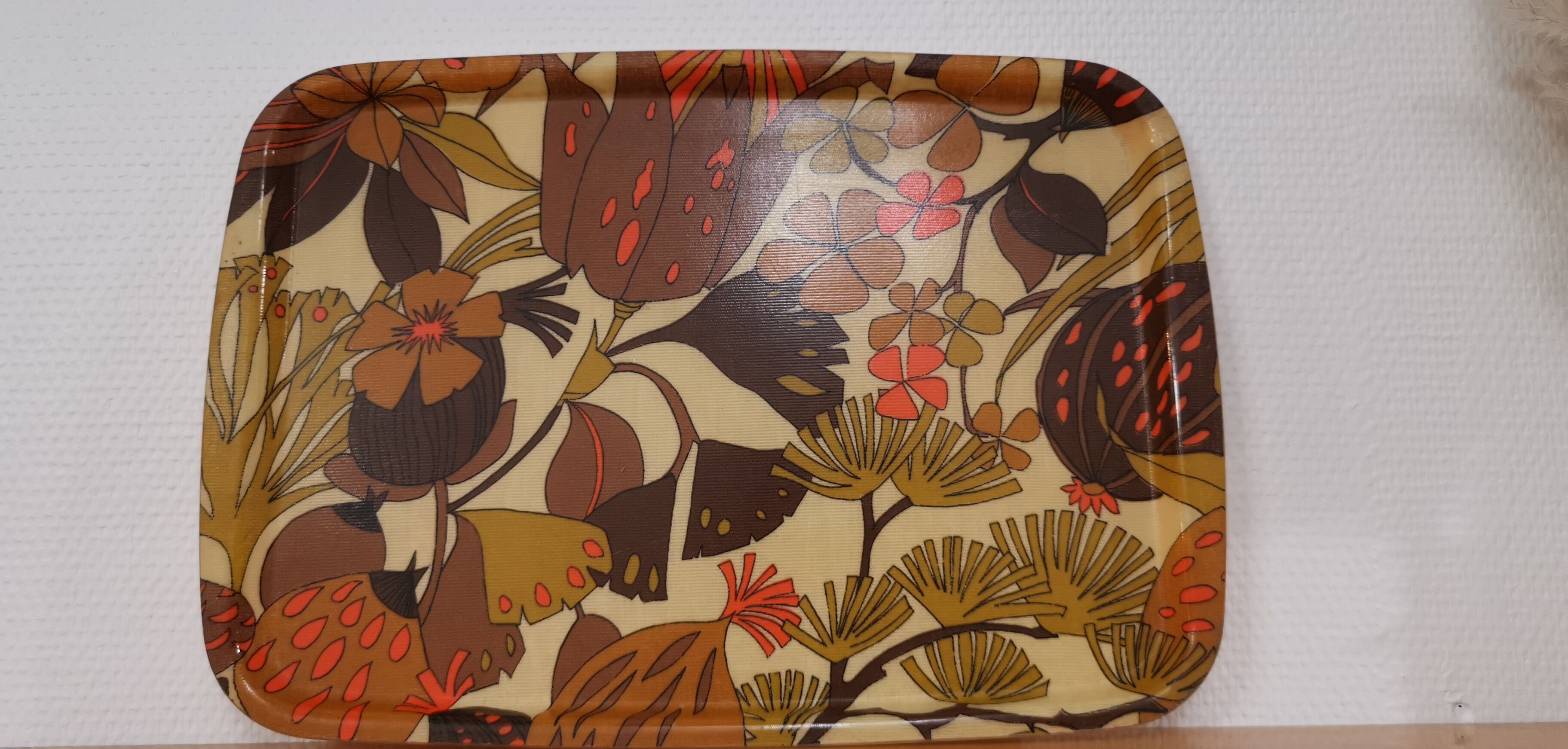 Fiberglass top, 70'S psychedelic flower pattern