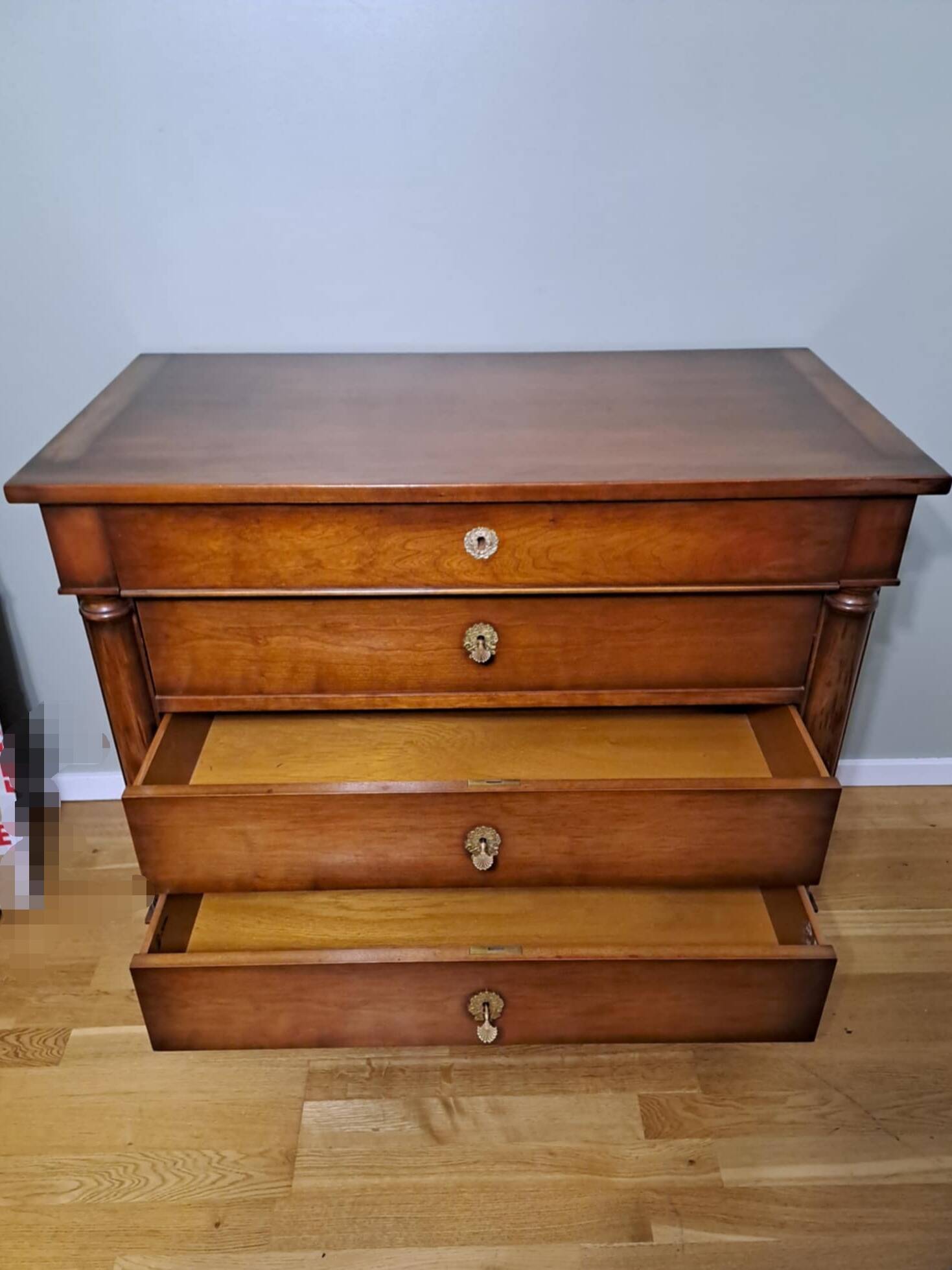 Mahogany chest of drawers