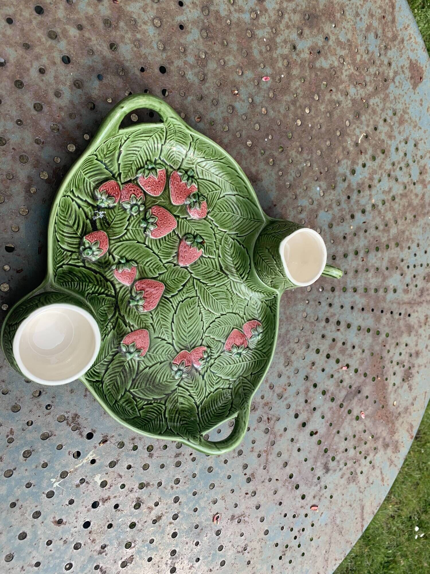 Slurry dish for red fruits, cream pot and vintage sugar bowl