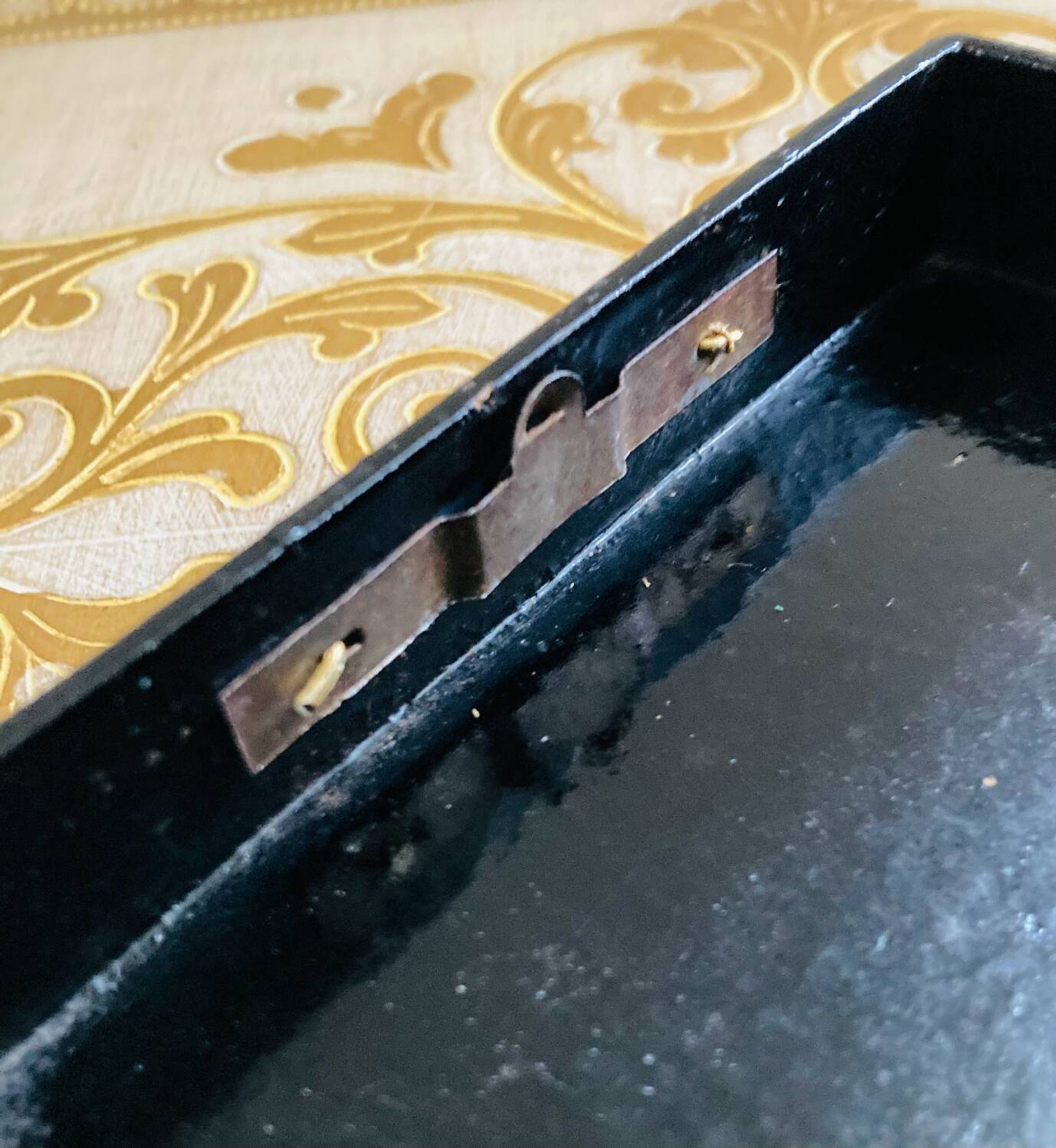 19th-century Chinese lacquer box, handmade motifs, coat of arms of PARIS