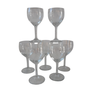 Ensemble de 7 verres à vin gravés