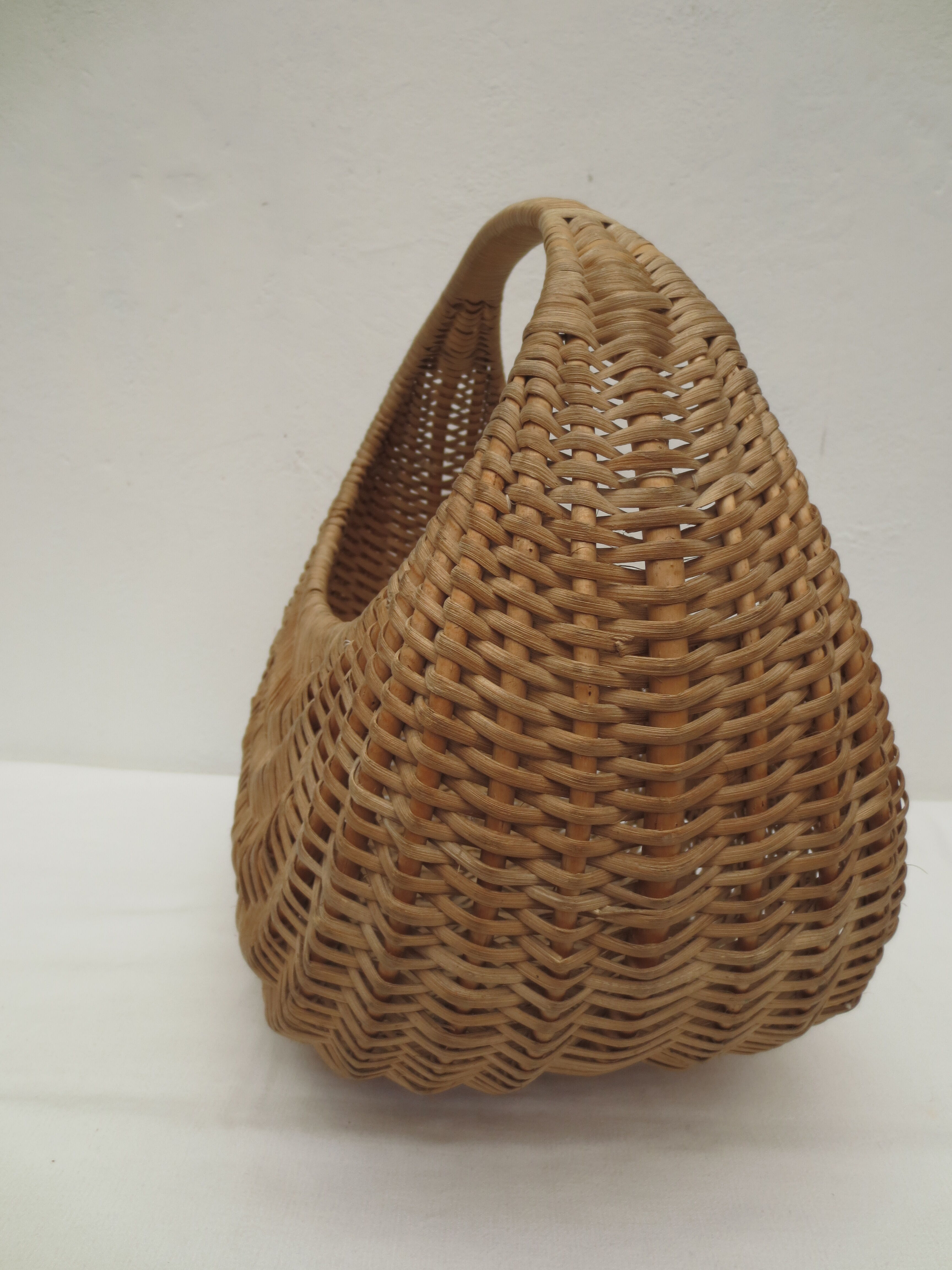 Gondola basket of the 60s in quality woven wicker