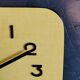Horloge vintage formica pendule murale silencieuse rectangulaire "Jaune soleil"