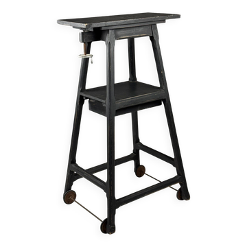 Sculpture pedestal column black