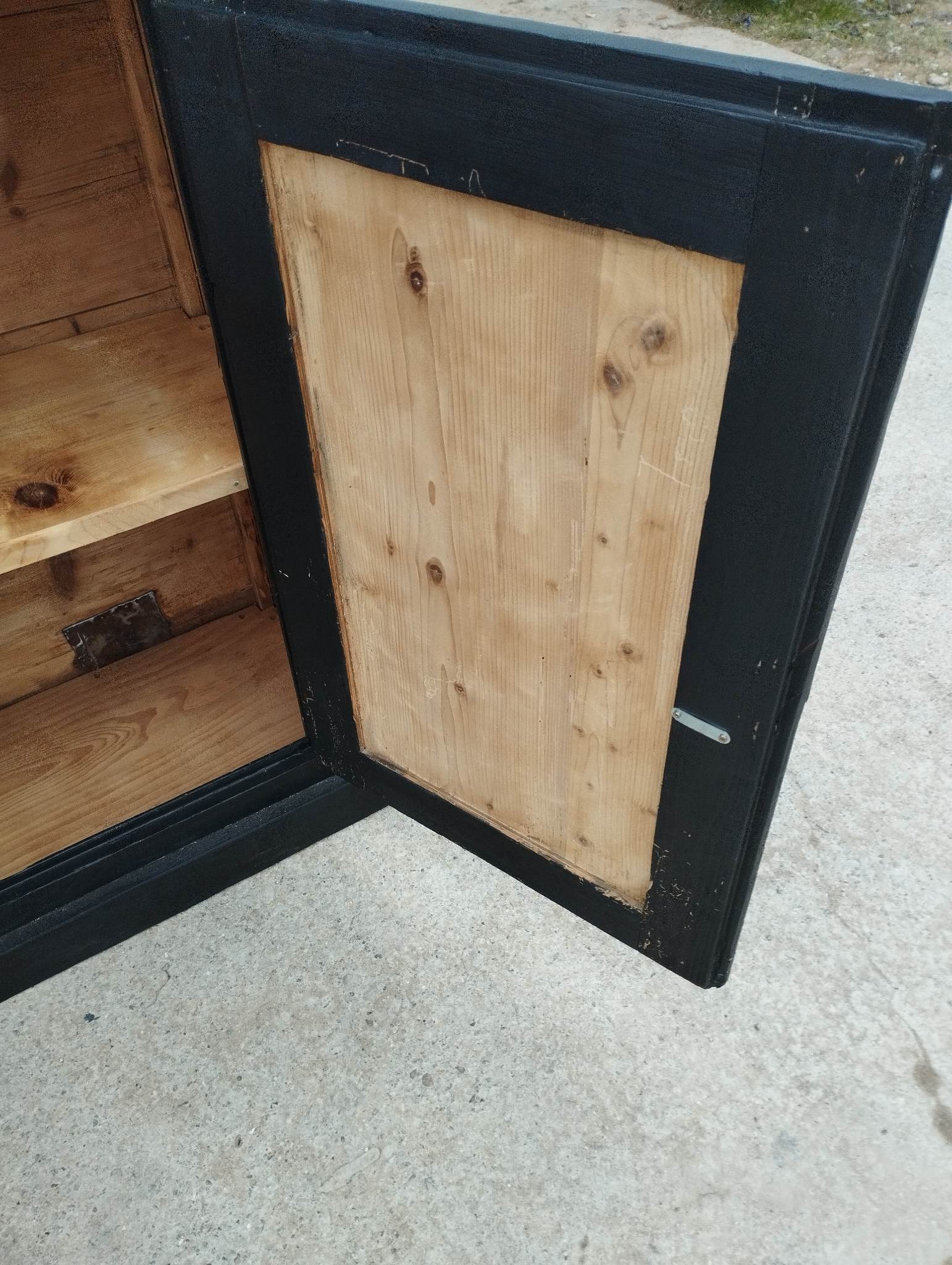High cabinet with lighting