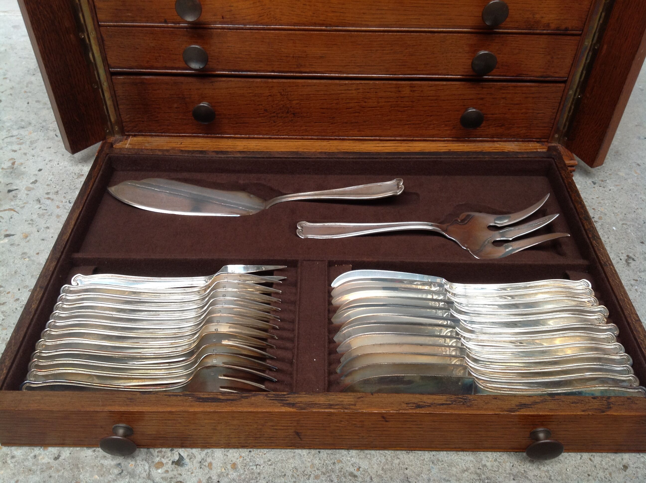 Ménagère Apollonox 186 pieces en métal argenté dans coffret bois