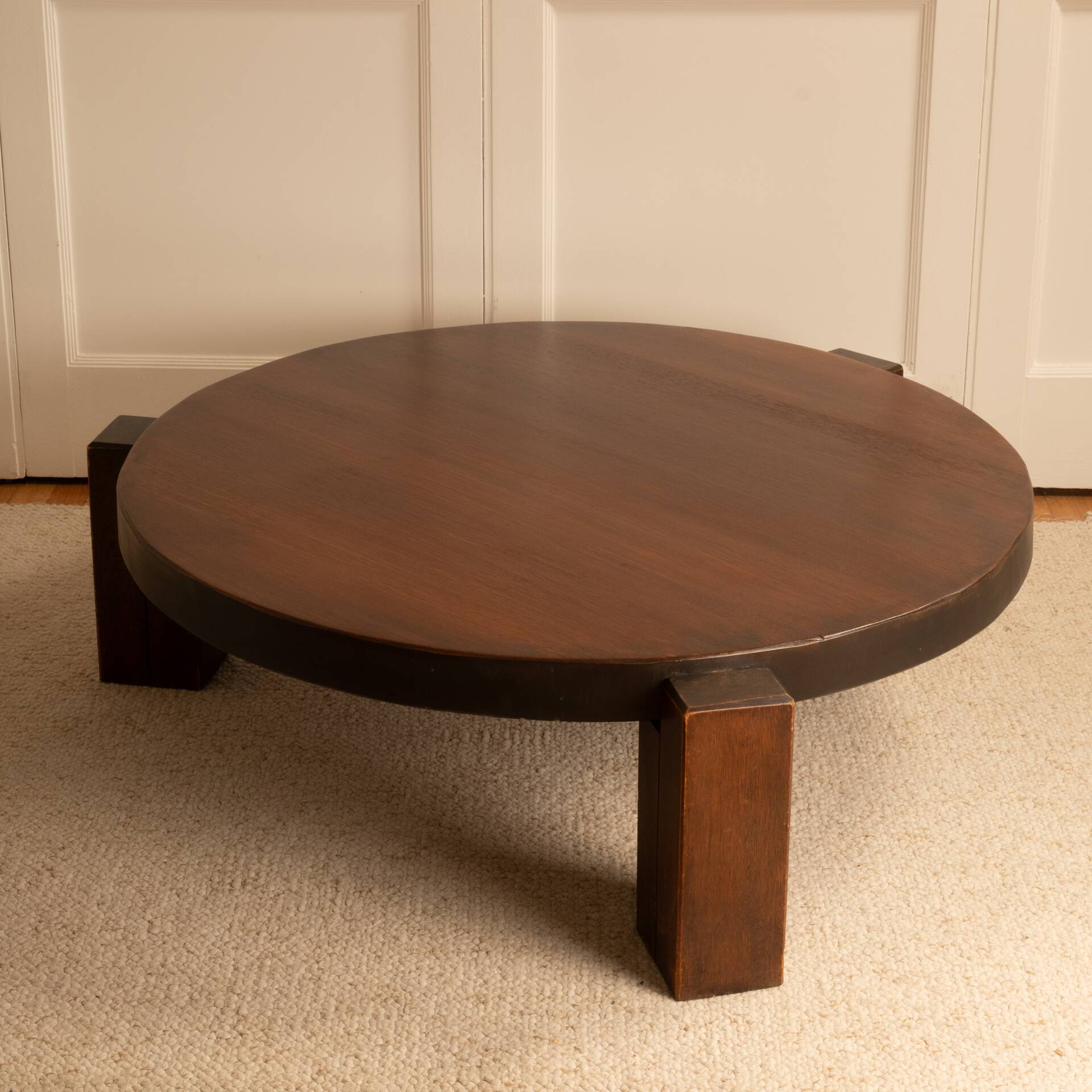 Circular tripod coffee table in oak - 70s