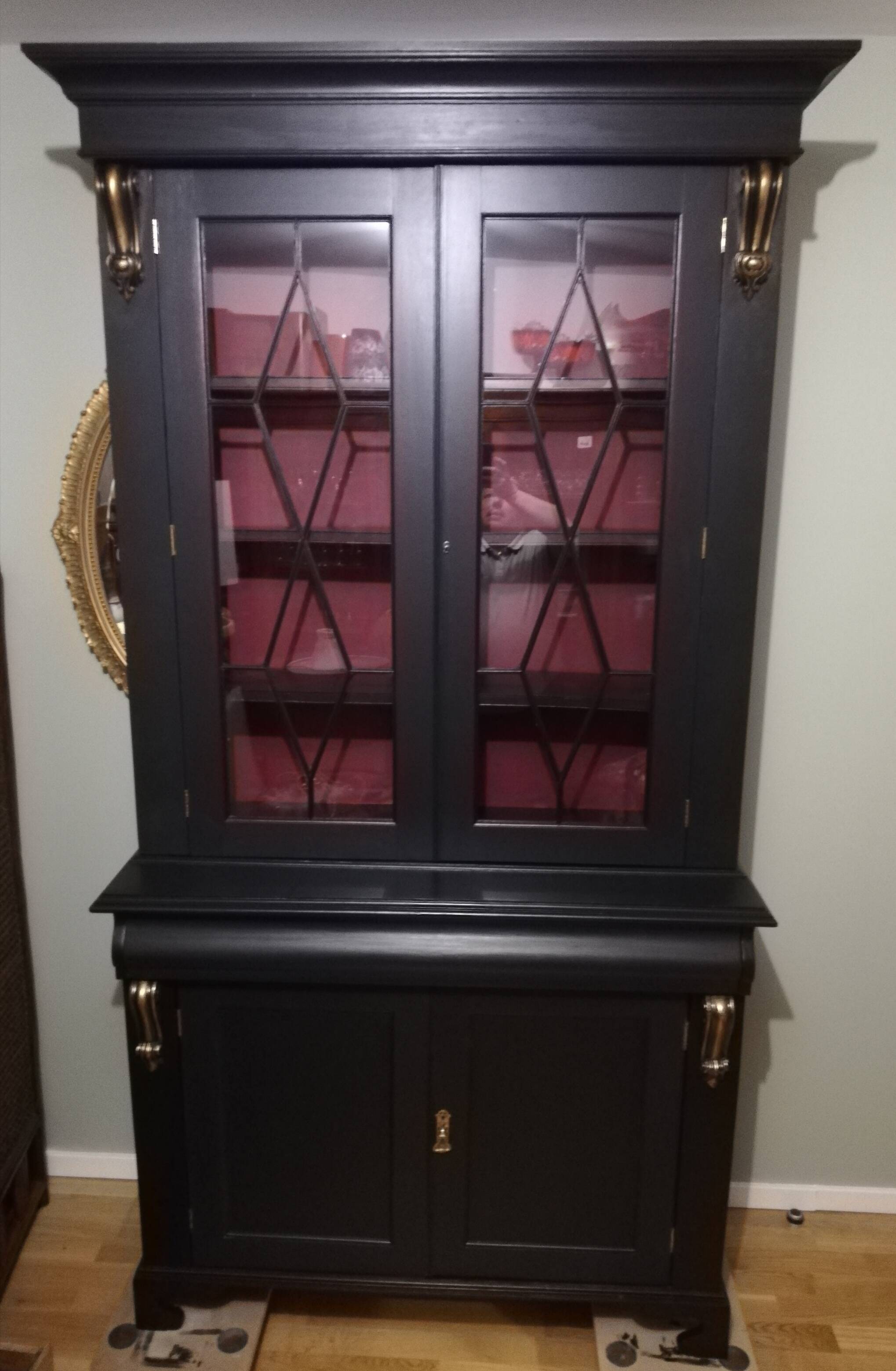 English library display case height 225cm