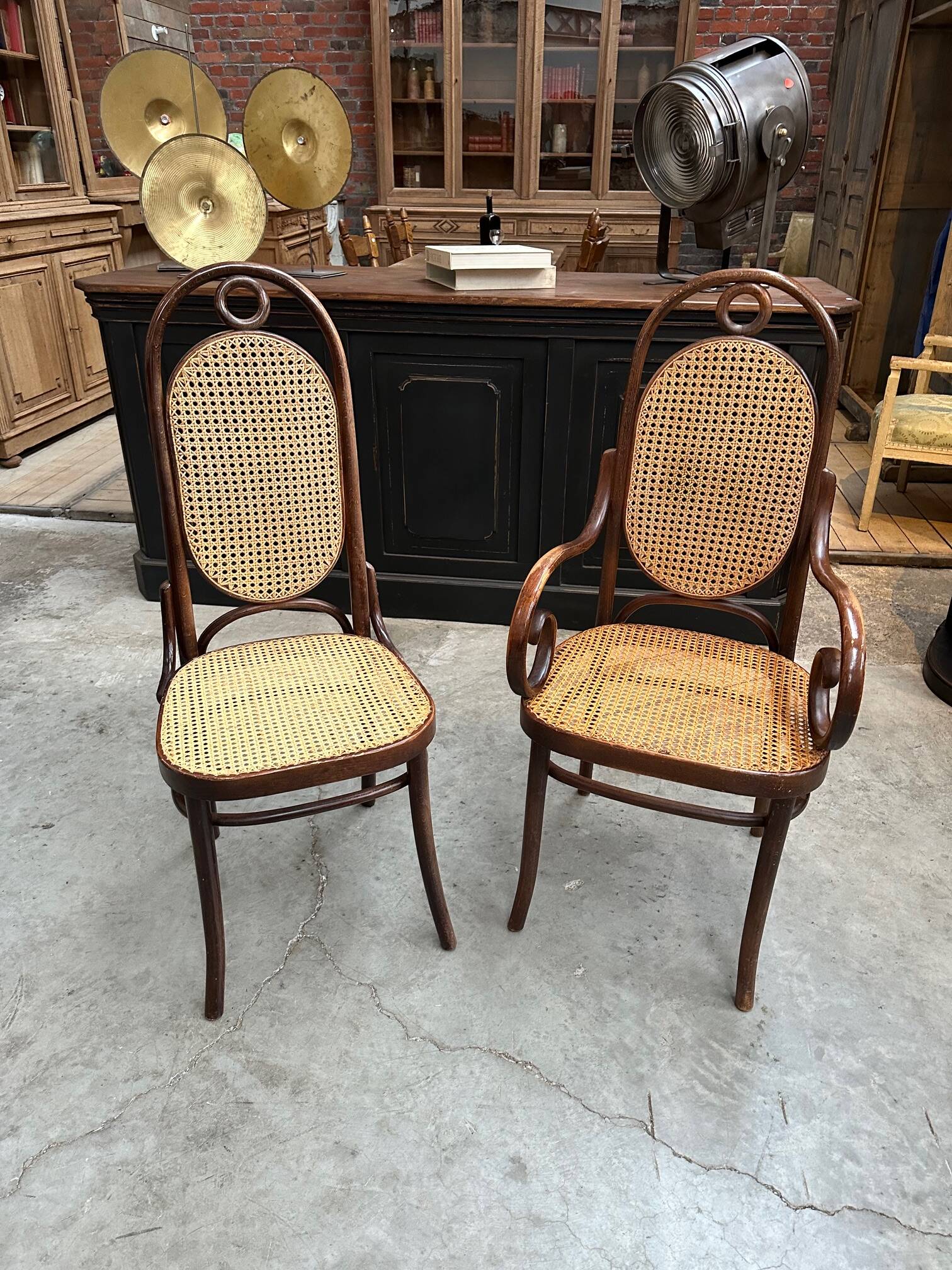 Thonet n°17 curved wooden armchair