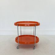 Chariot de service en chrome de l'ère spatiale avec plateaux en plastique orange, années 1970