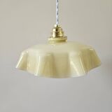 Suspension en opaline jaune pastel
