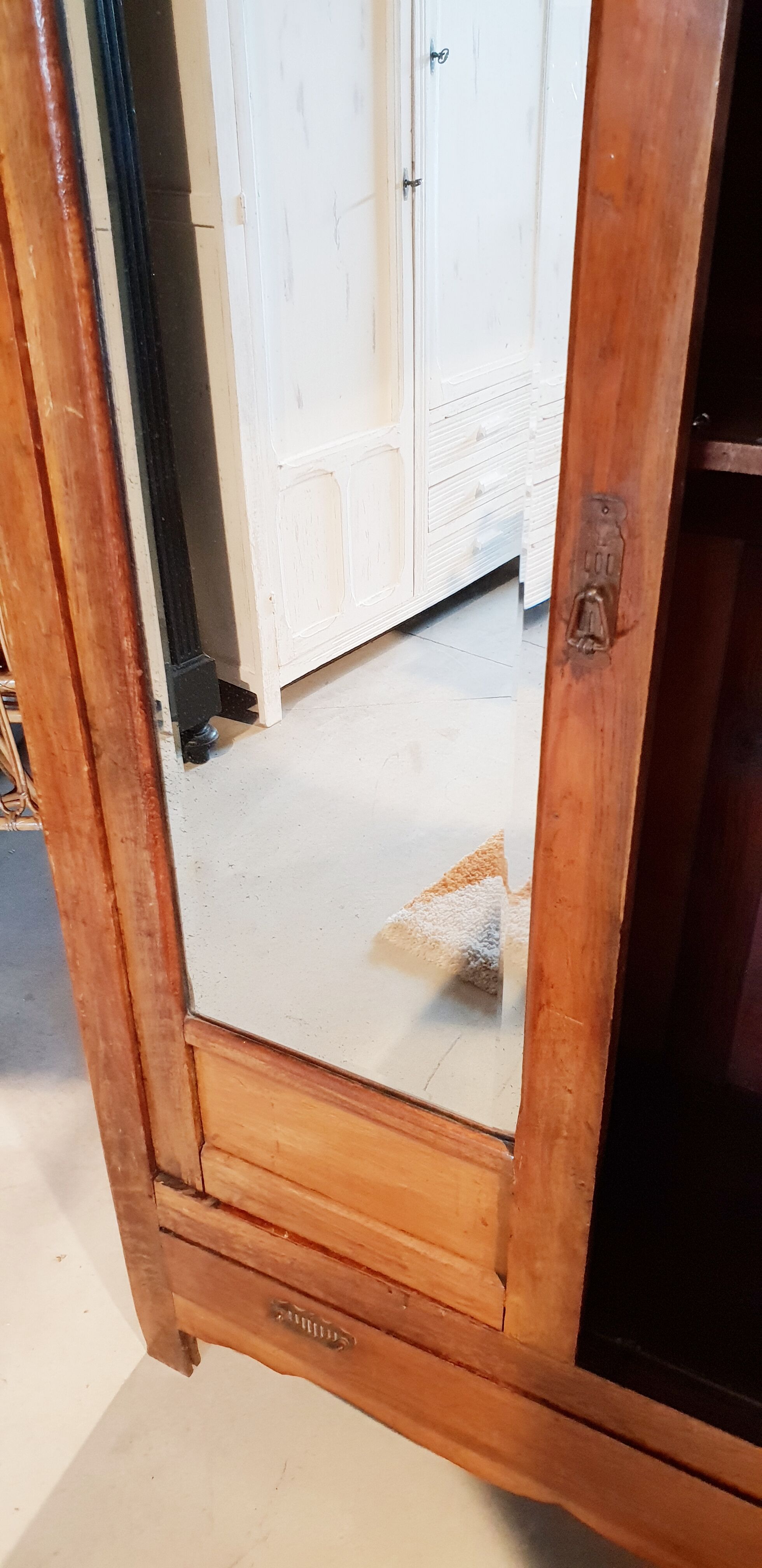 Armoire vintage