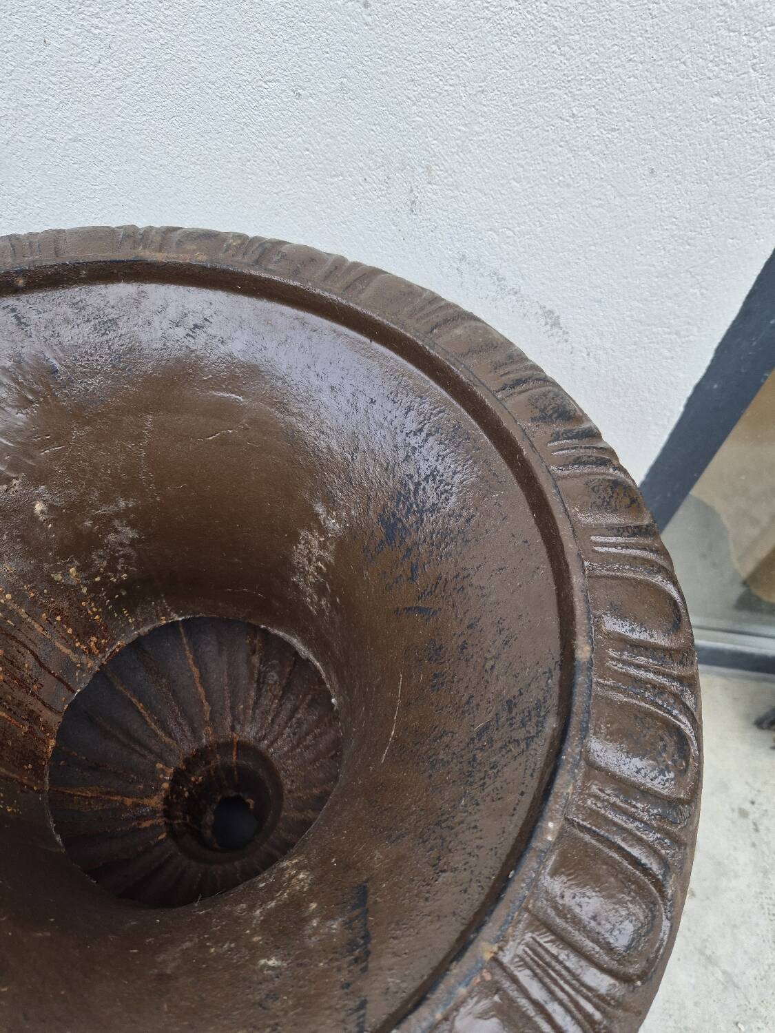 Pair of Medici cast iron vases from a bourgeois house - H73cm