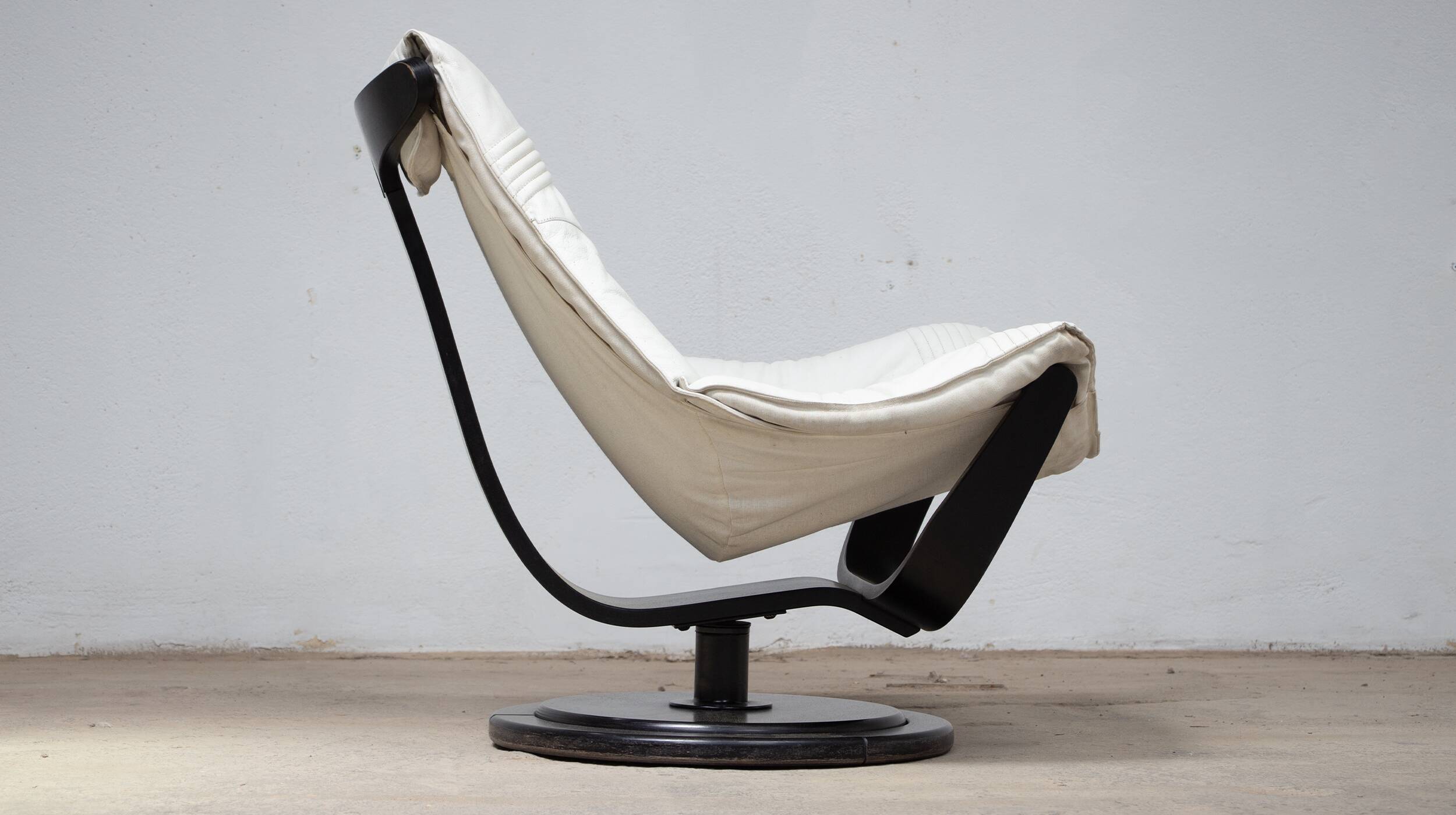 Lounge chair Flight High by Okamura and Marquardsen Nelo edition