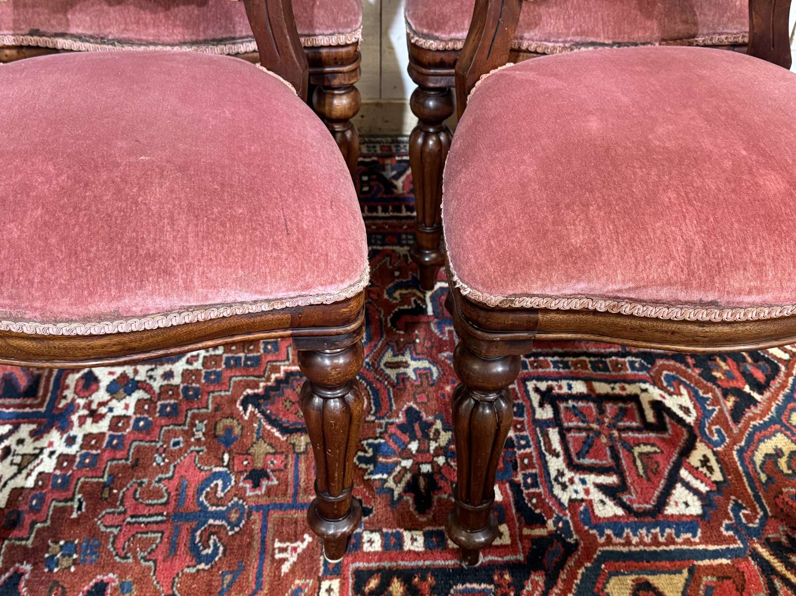 Suite de 8 chaises anglaises en acajou de style Victorien