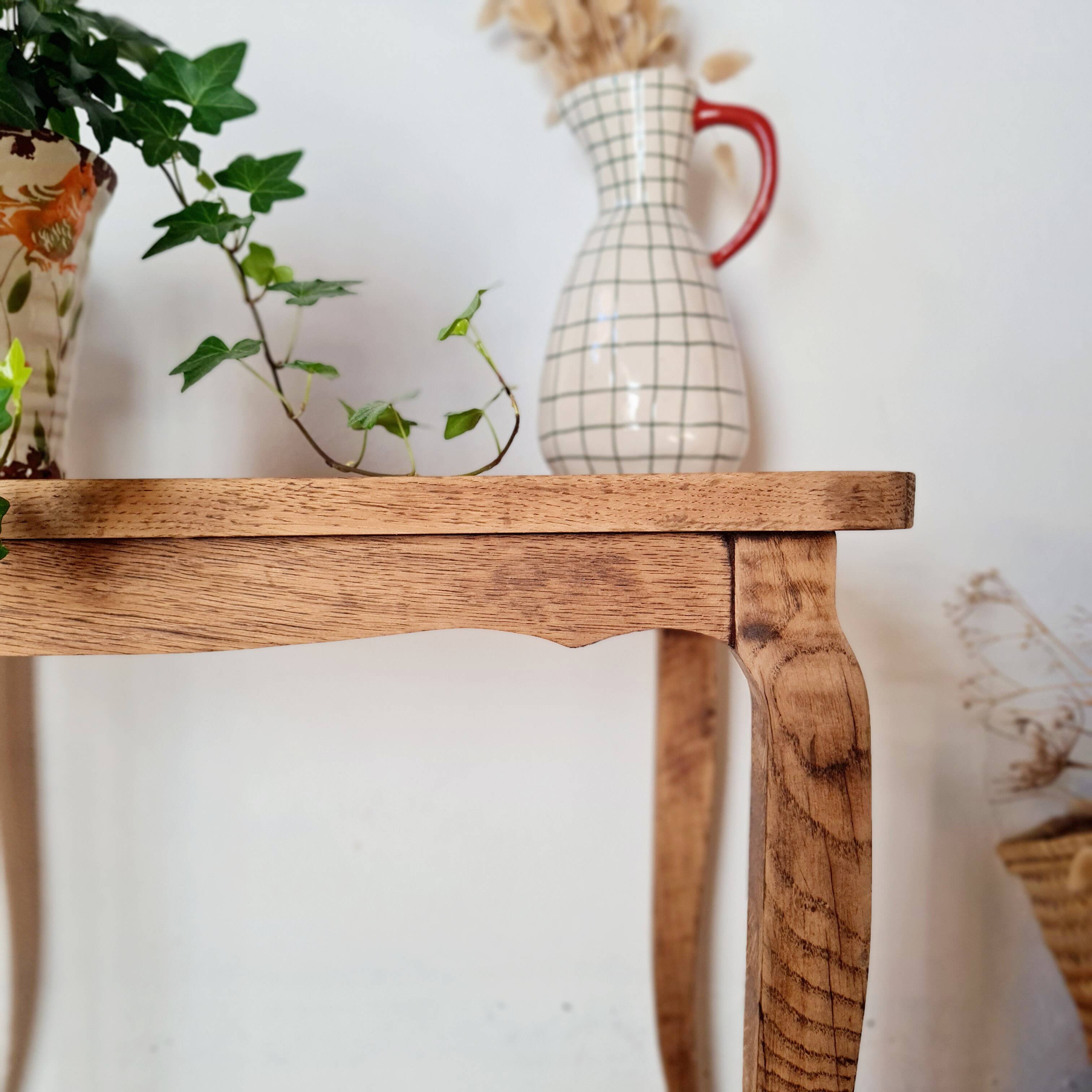 Antique coffee table with curved legs.