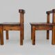 Paire de chaises basses brutaliste en bois massif. Années 60