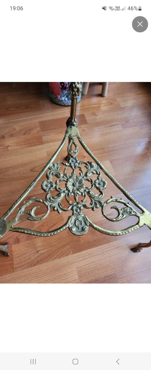 Bronze corner console