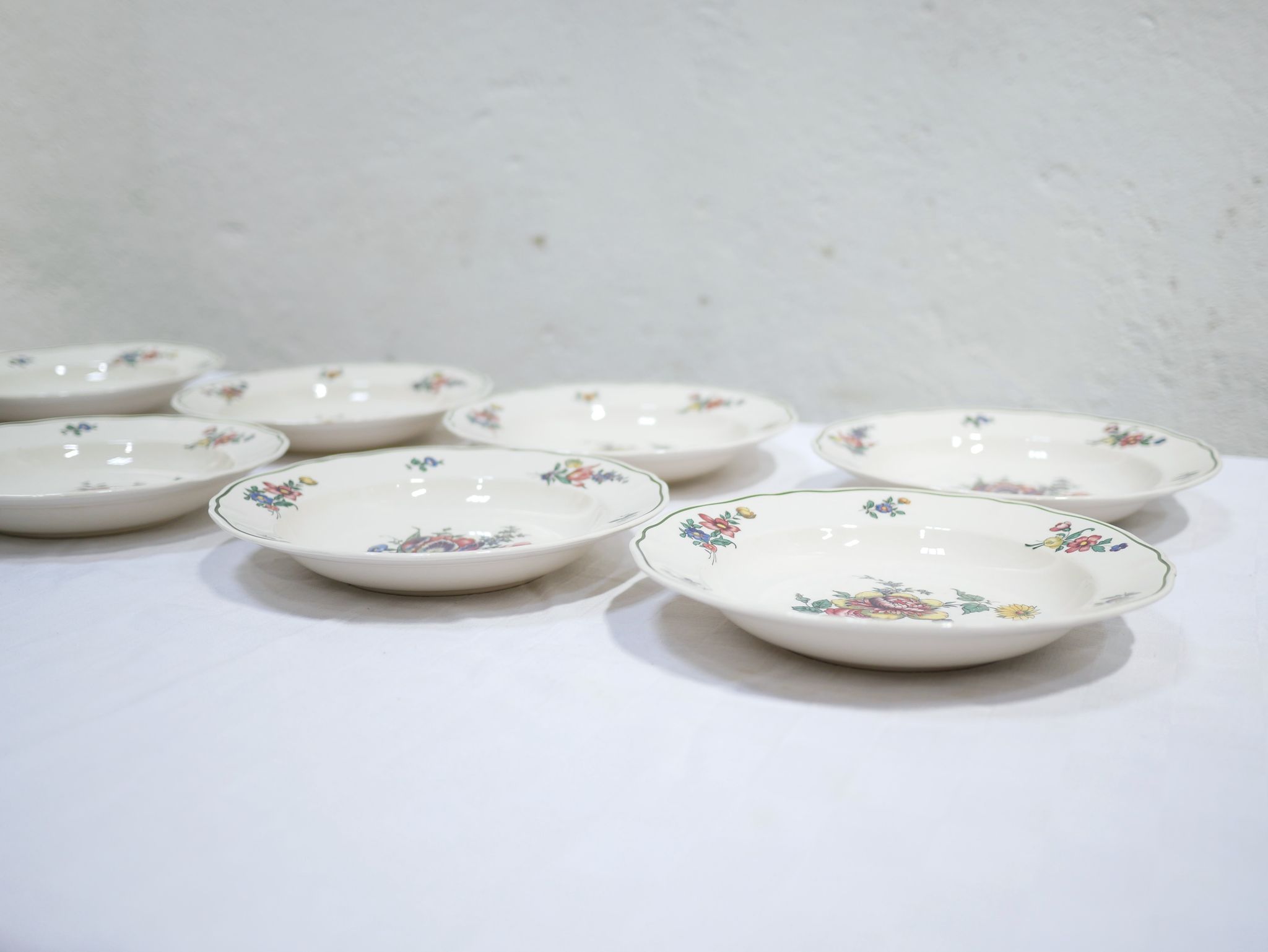 Series of 8 vintage hollow plates edited by Villeroy and Boch