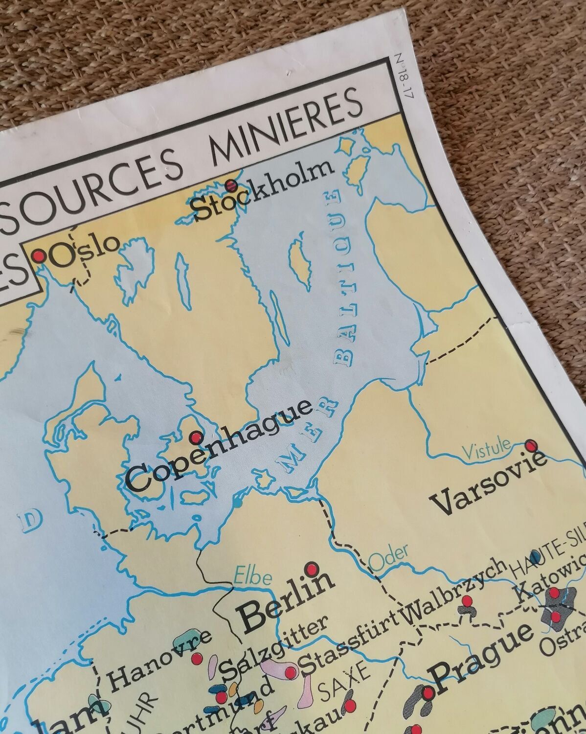 Ancienne carte scolaire rossignol de l'europe.