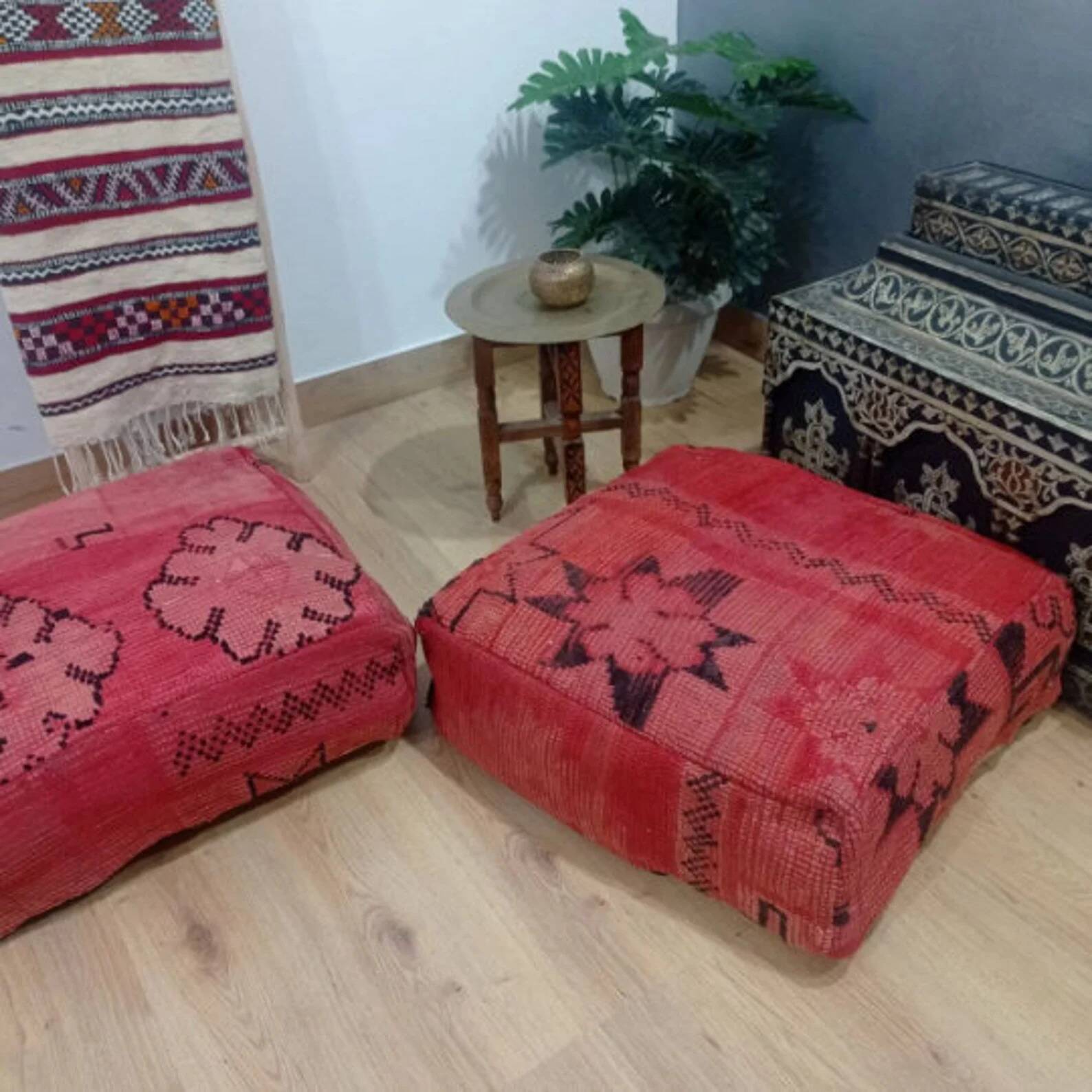 Handmade Berber pouf in wool 60 X 60 X 20 CM
