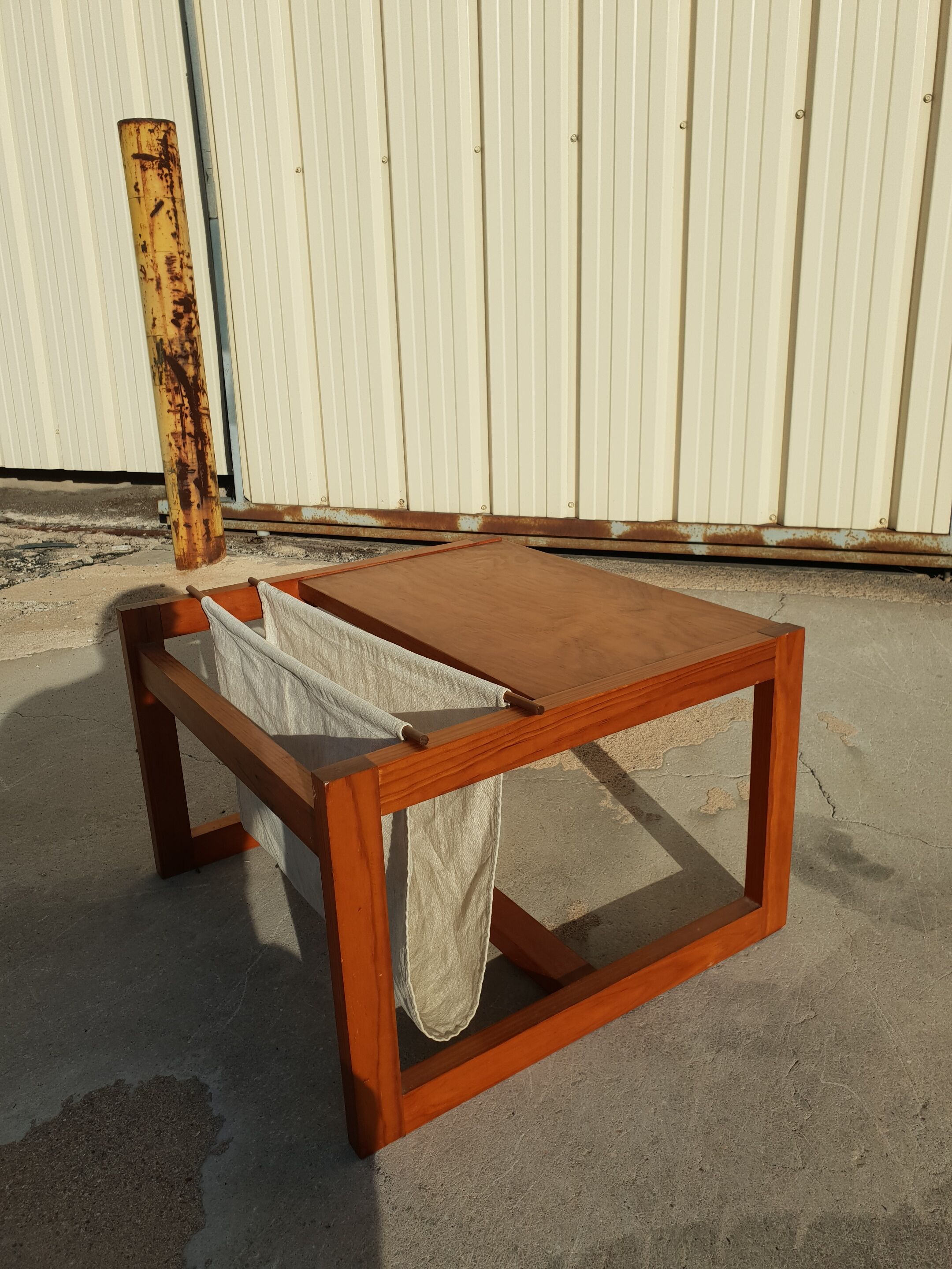 Table basse porte revues scandinave