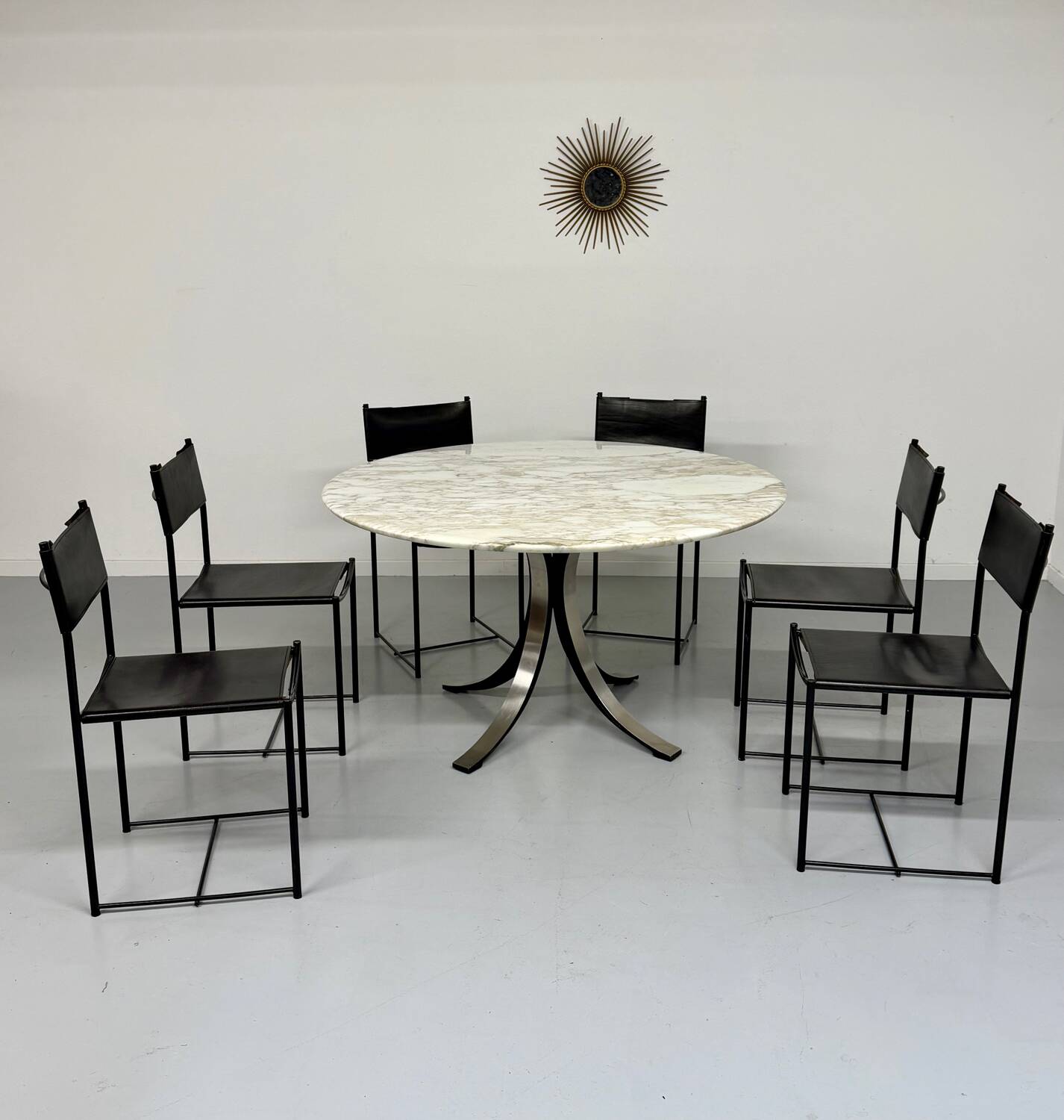 Round marble table T69 design Osvaldo Borsani for Tecno year 70