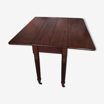 Rectangular table with flaps