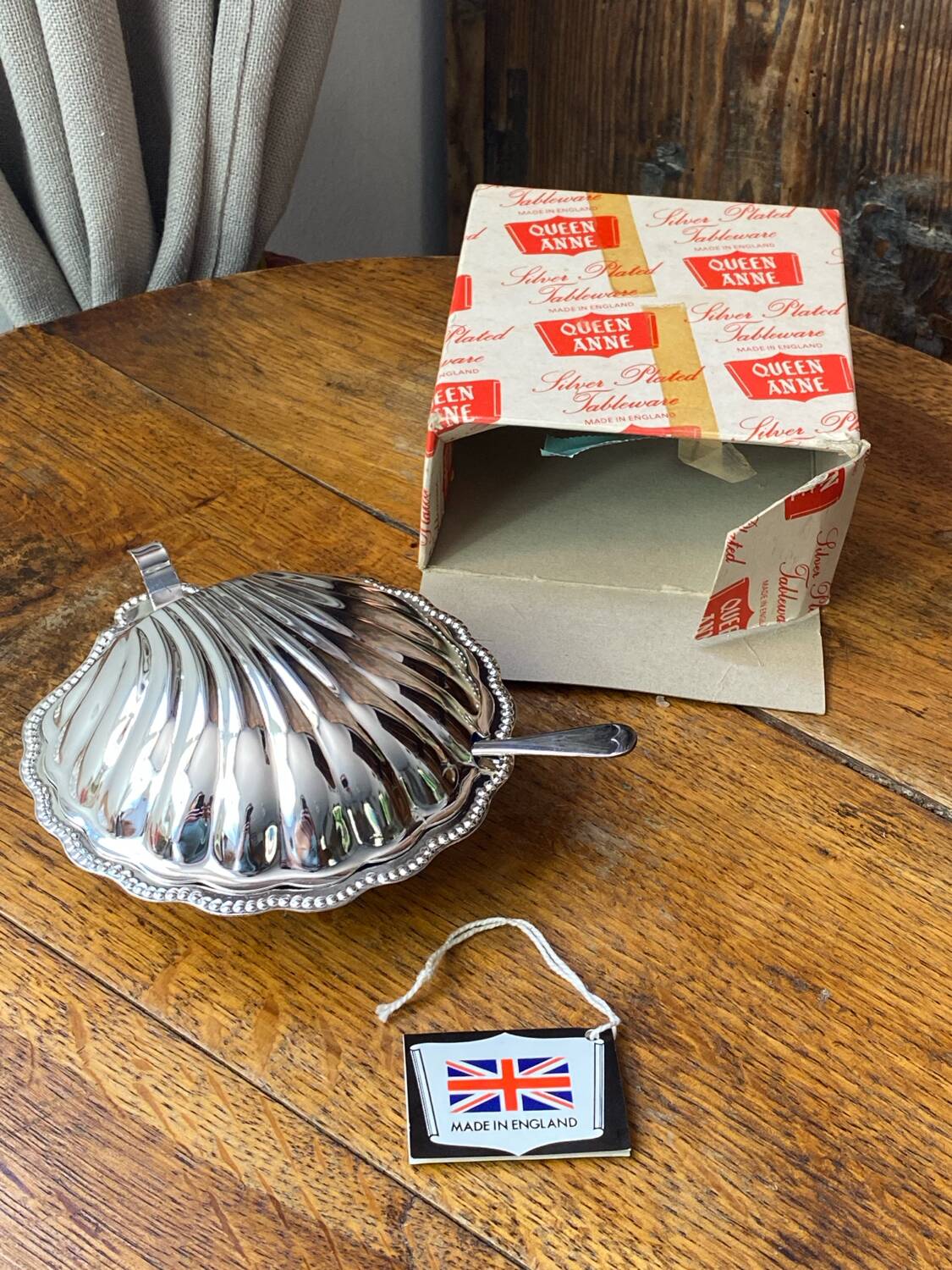 Beurrier coquille avec couteau, plaqué argent, Queen