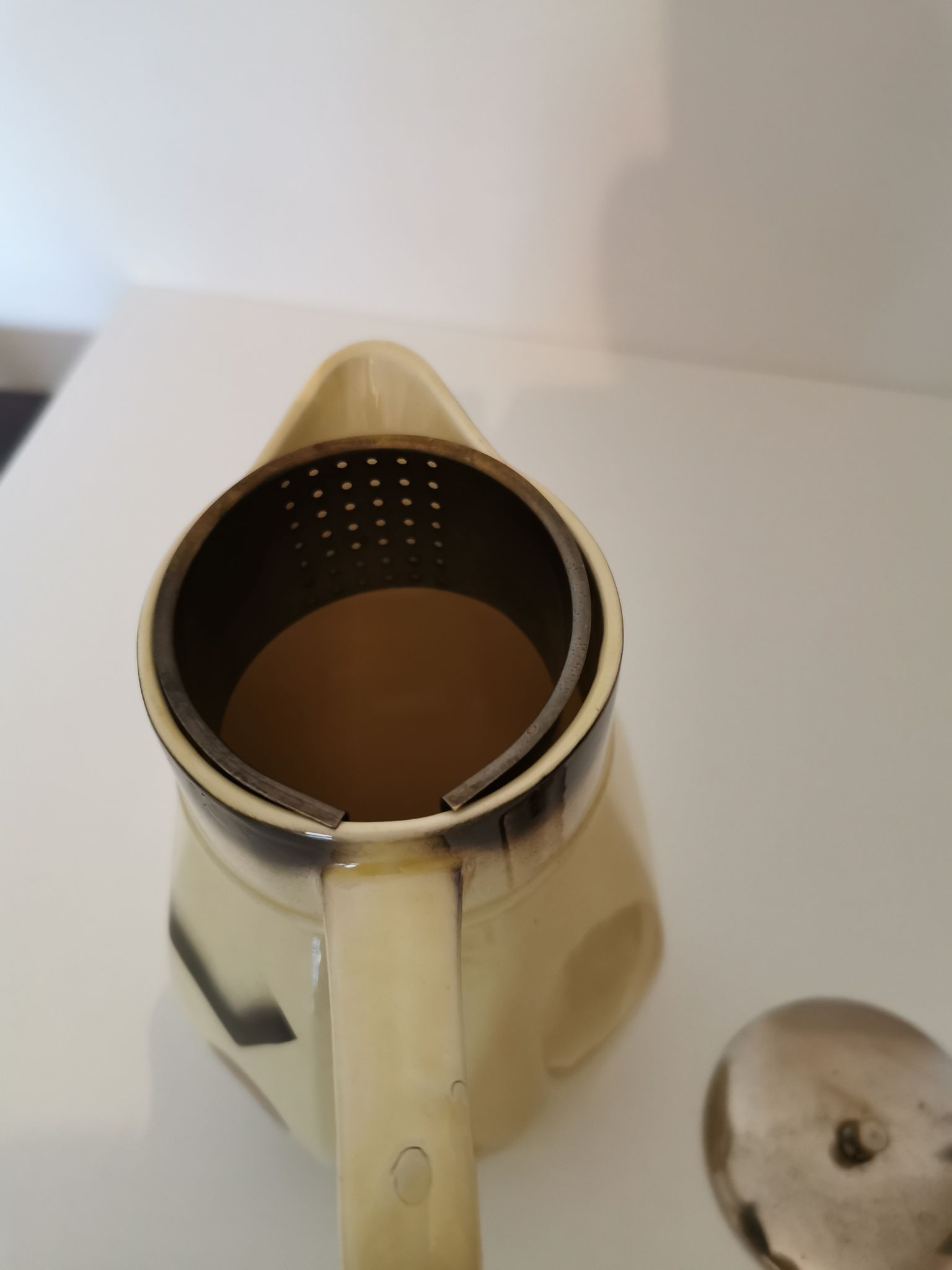 Pichet tisanière art déco en demi porcelaine "badonviller"