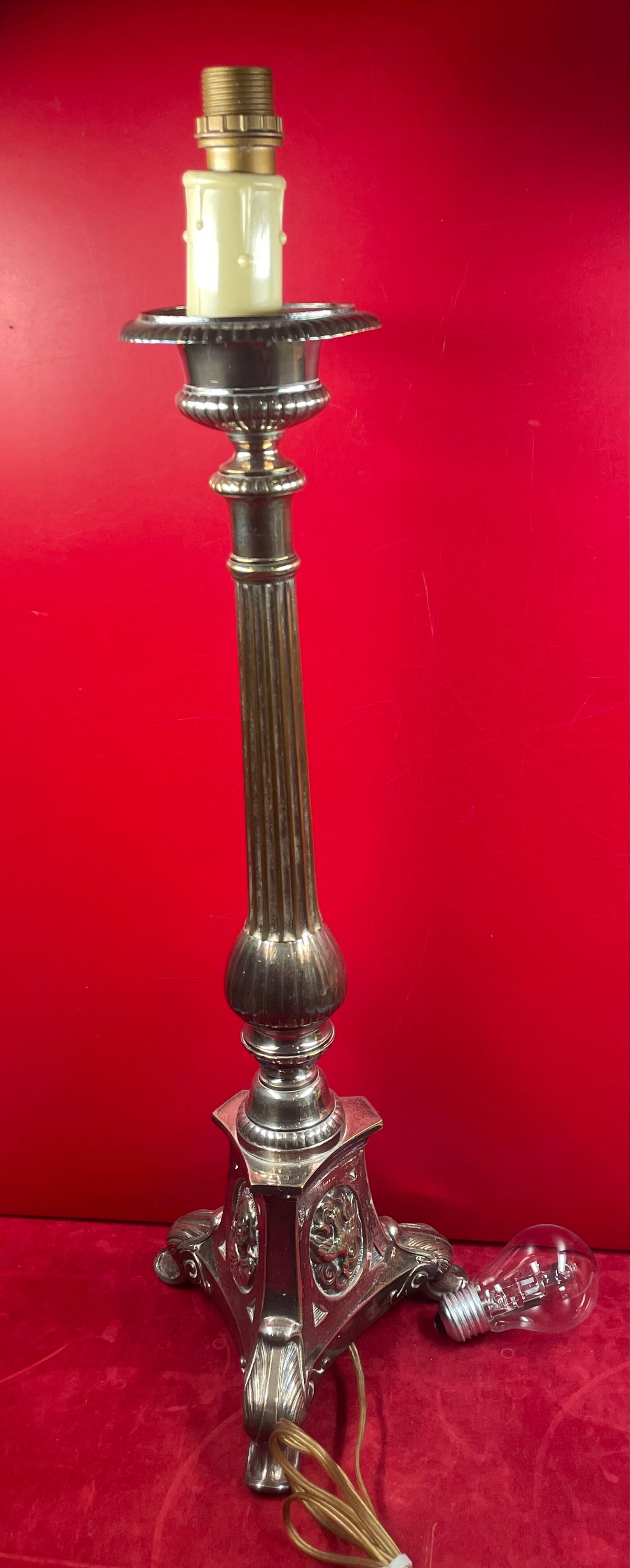 Lamp foot column regulates silver tripod foot